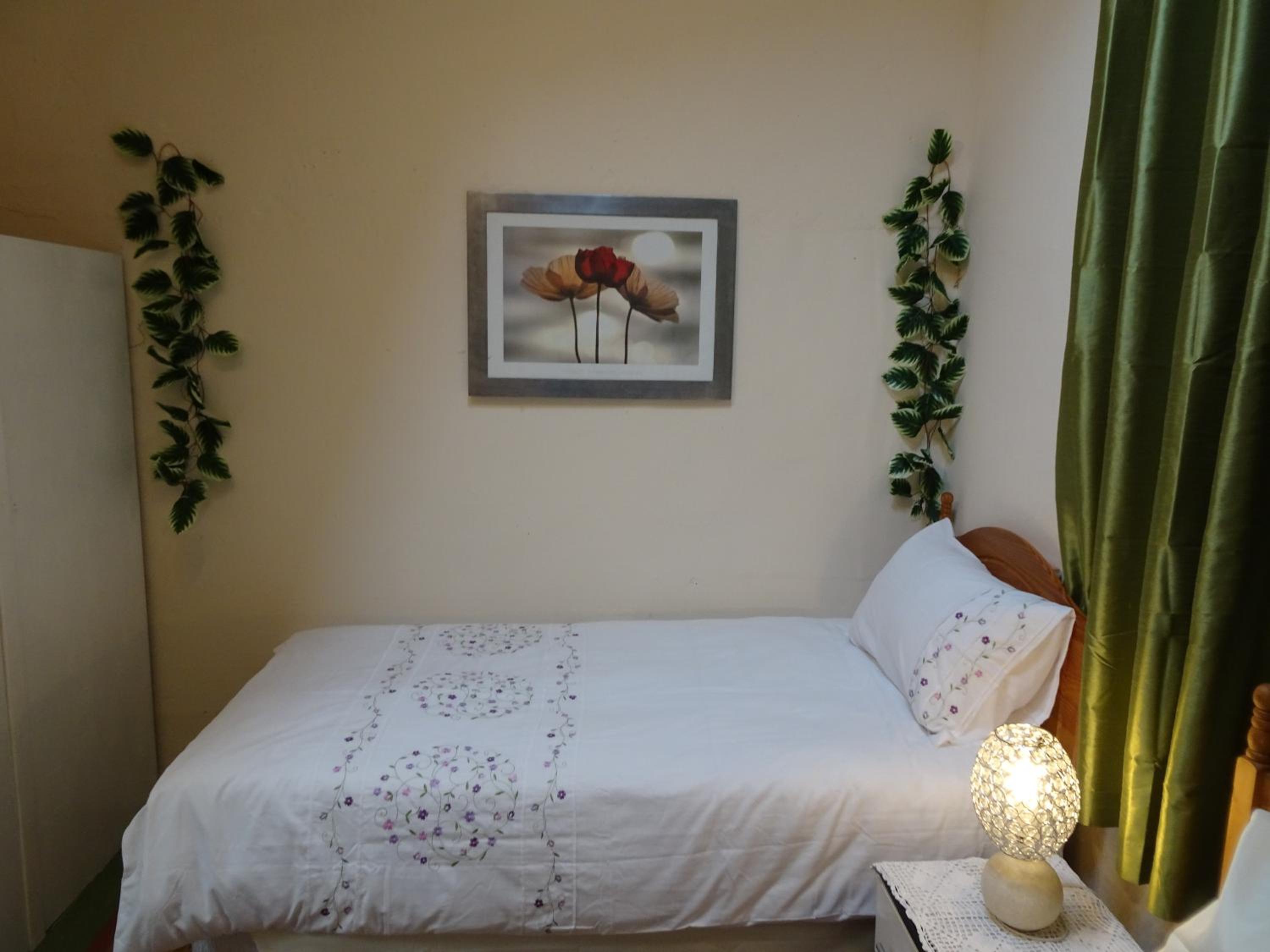 Double Room with Private External Bathroom - Photo 21