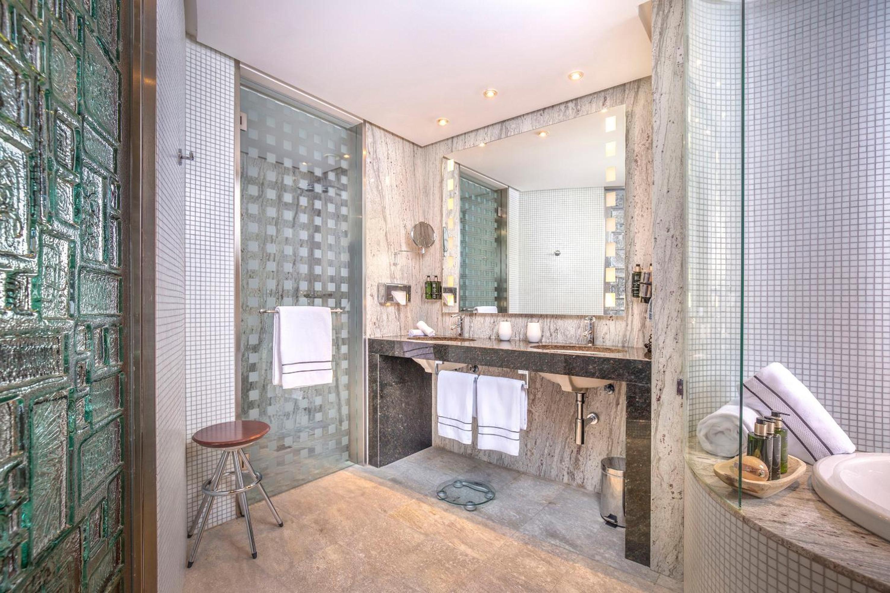 The Level Penthouse Suite - Photo 11