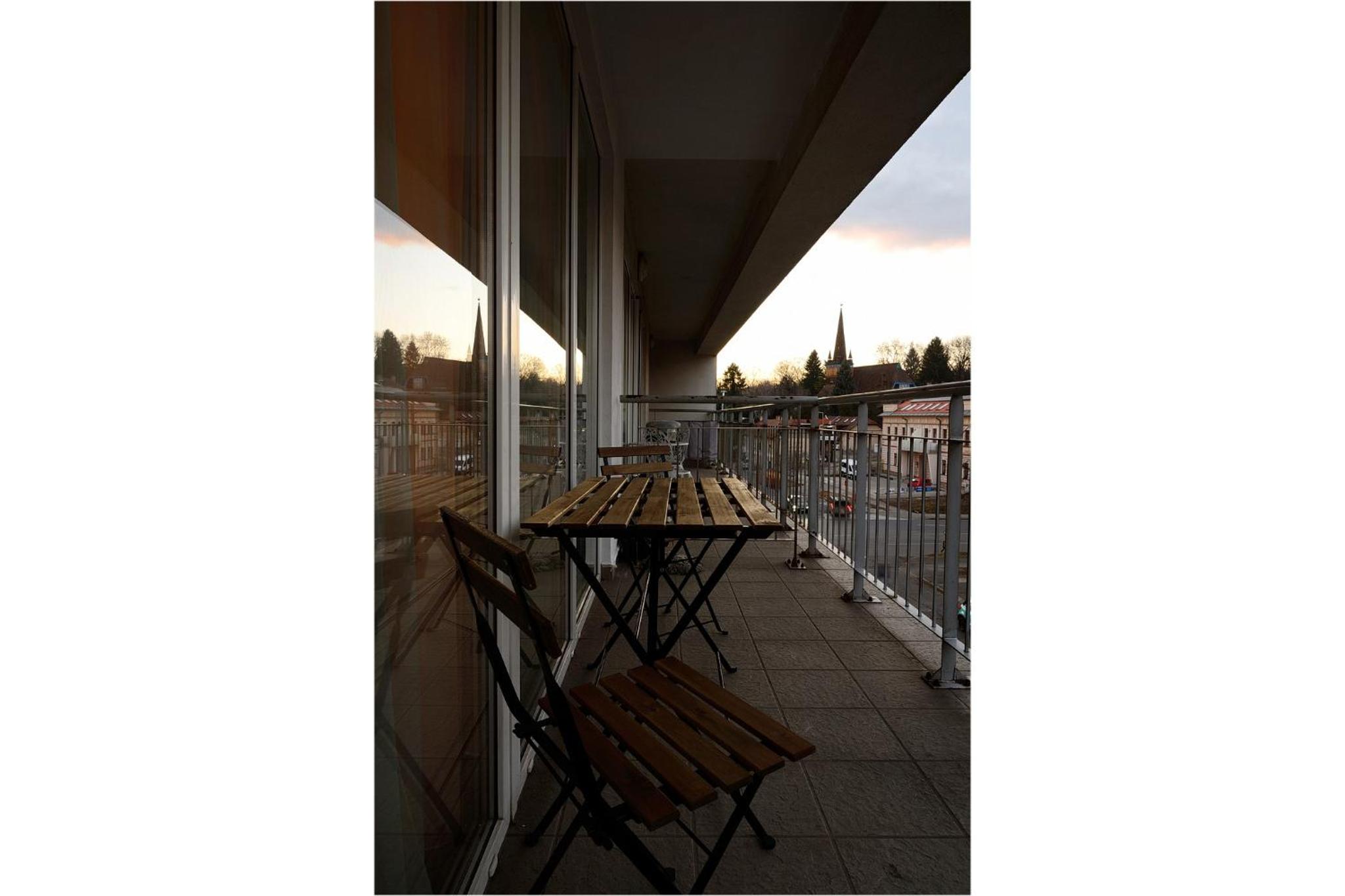 Apartment with Balcony - Photo 5