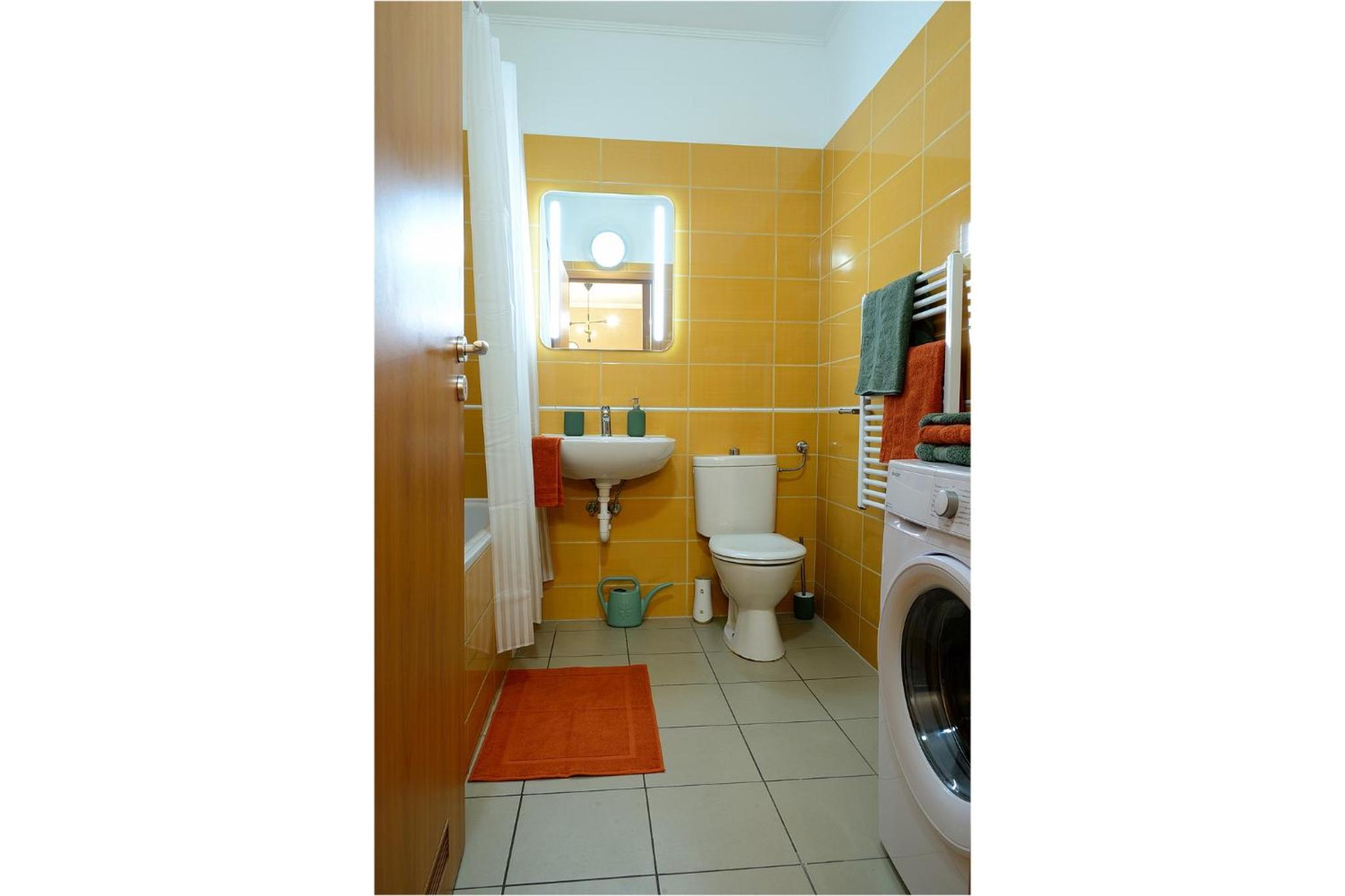 Apartment with Balcony - Photo 2