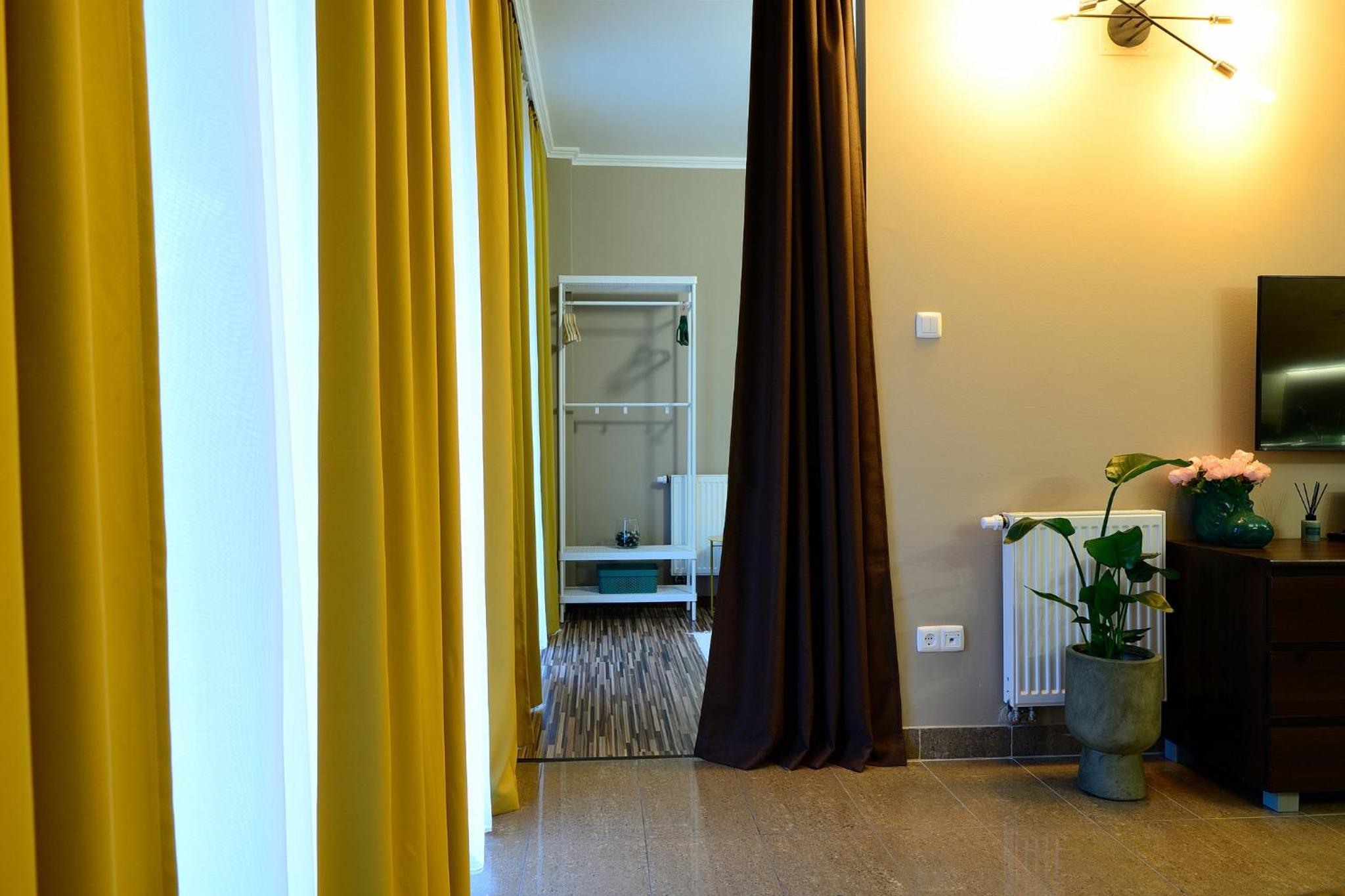 Apartment with Balcony - Photo 11