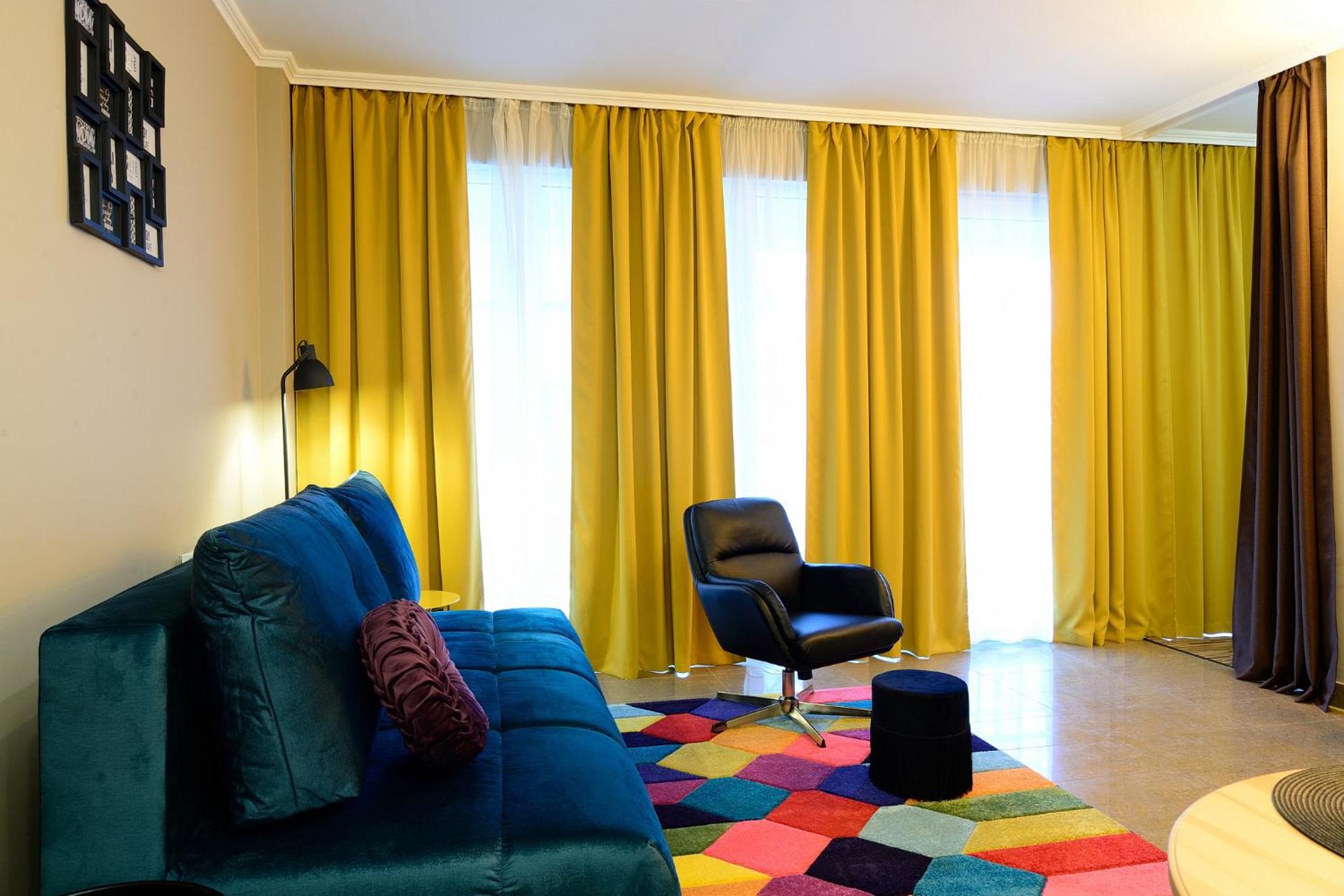 Apartment with Balcony - Photo 6