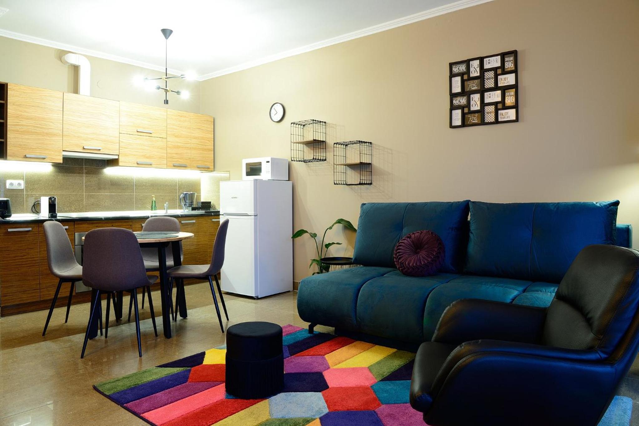 Apartment with Balcony - Photo 8