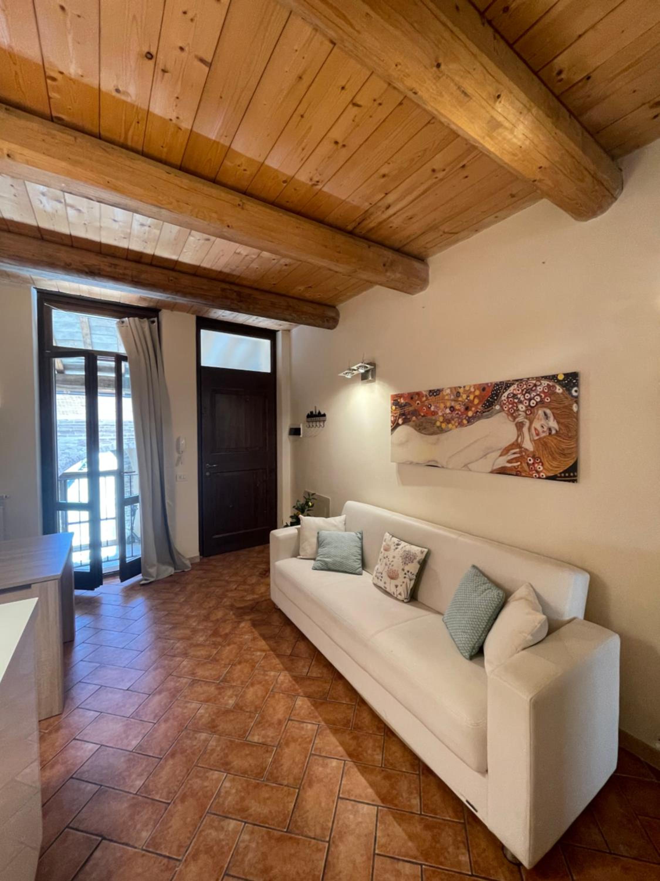One-Bedroom Apartment - Photo 8