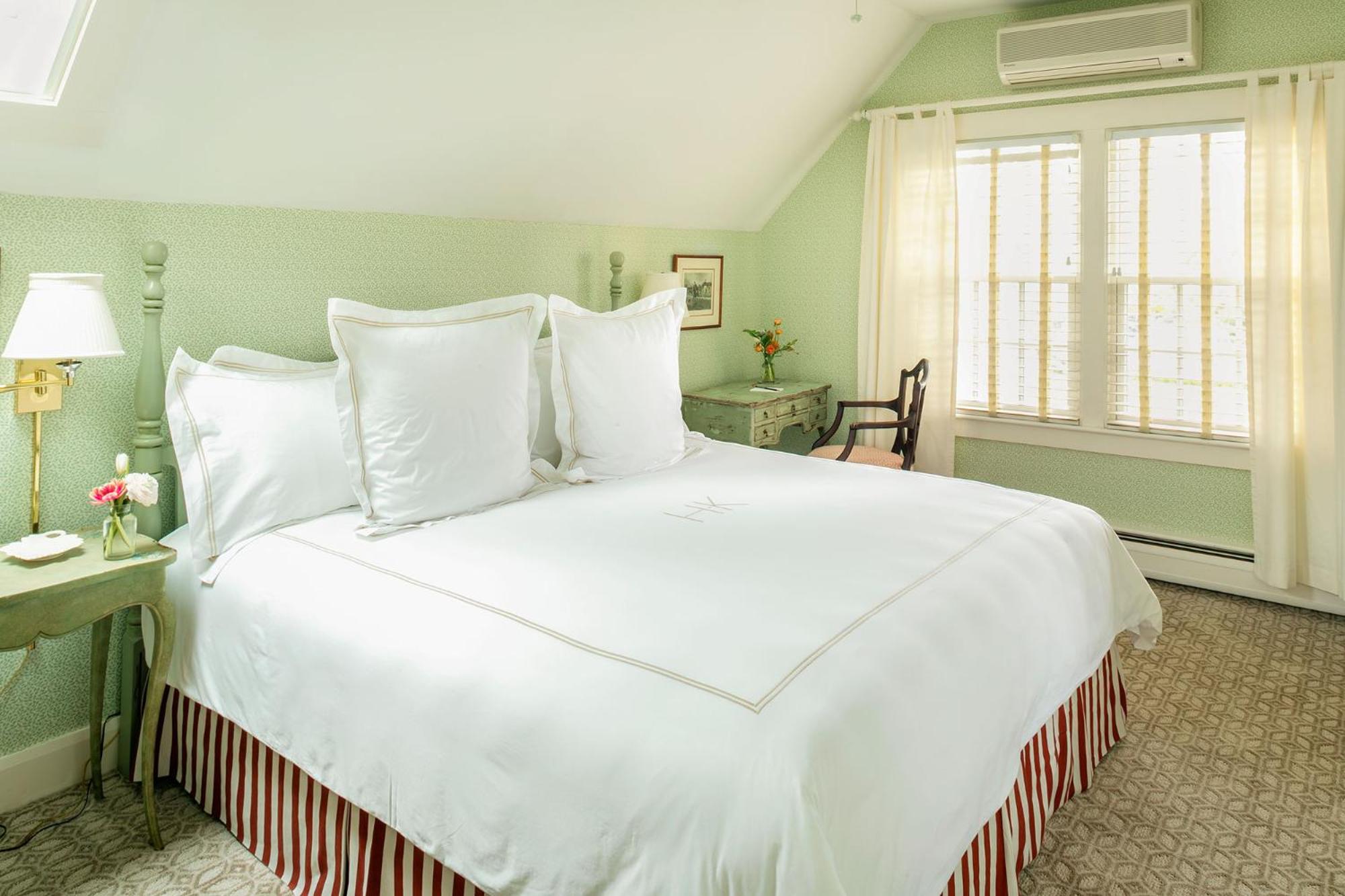 Deluxe King Room photo 2