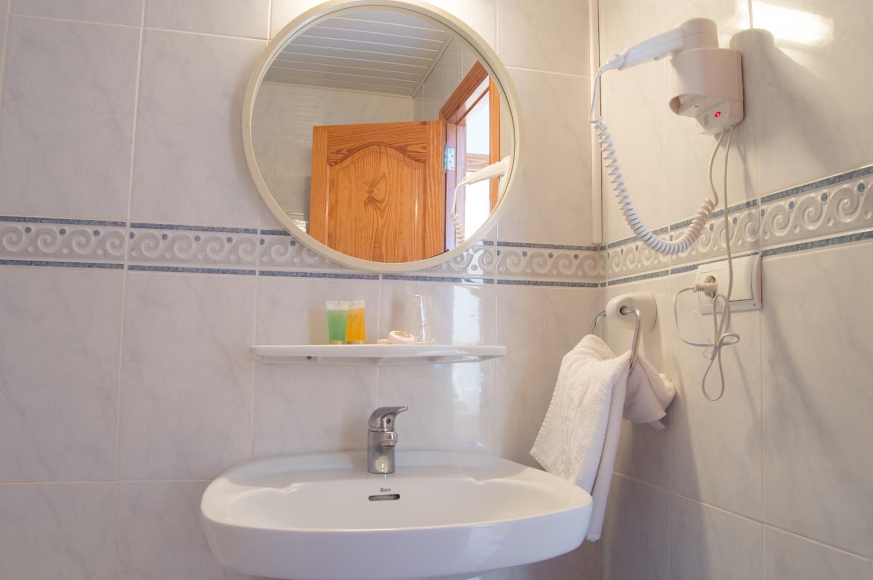 Double or Twin Room with Garden View photo 3