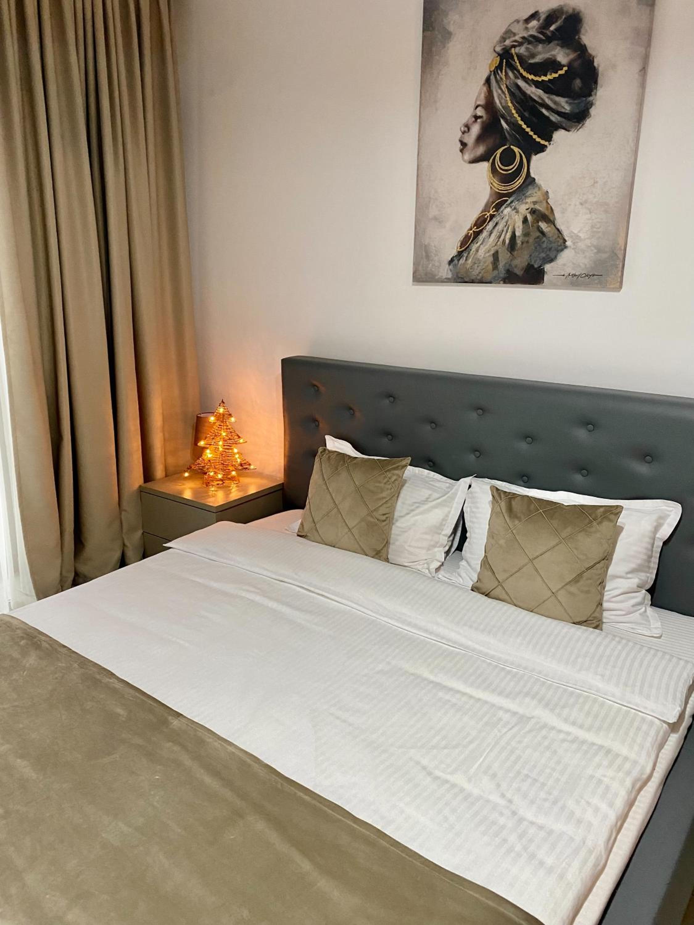 One-Bedroom Apartment - Photo 1