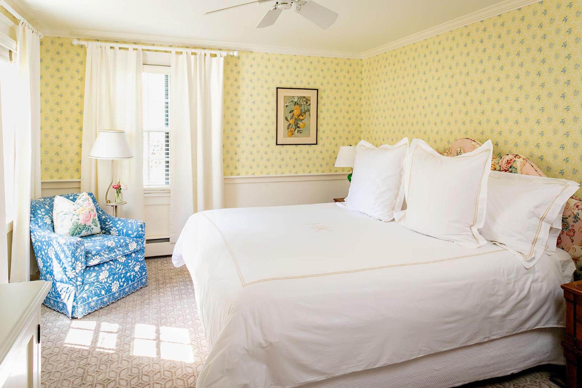Standard King Room photo 2