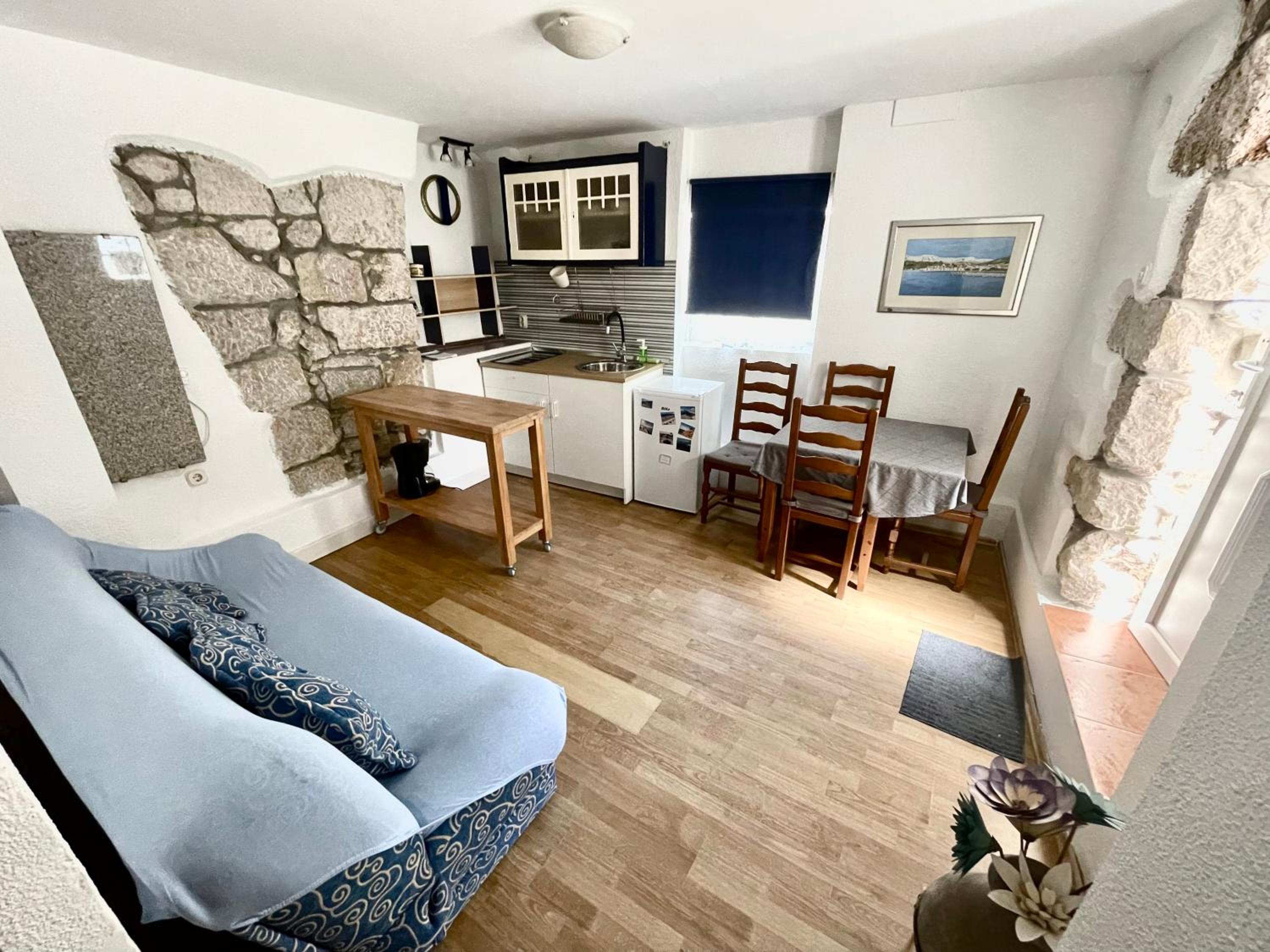 One-Bedroom Apartment photo 2