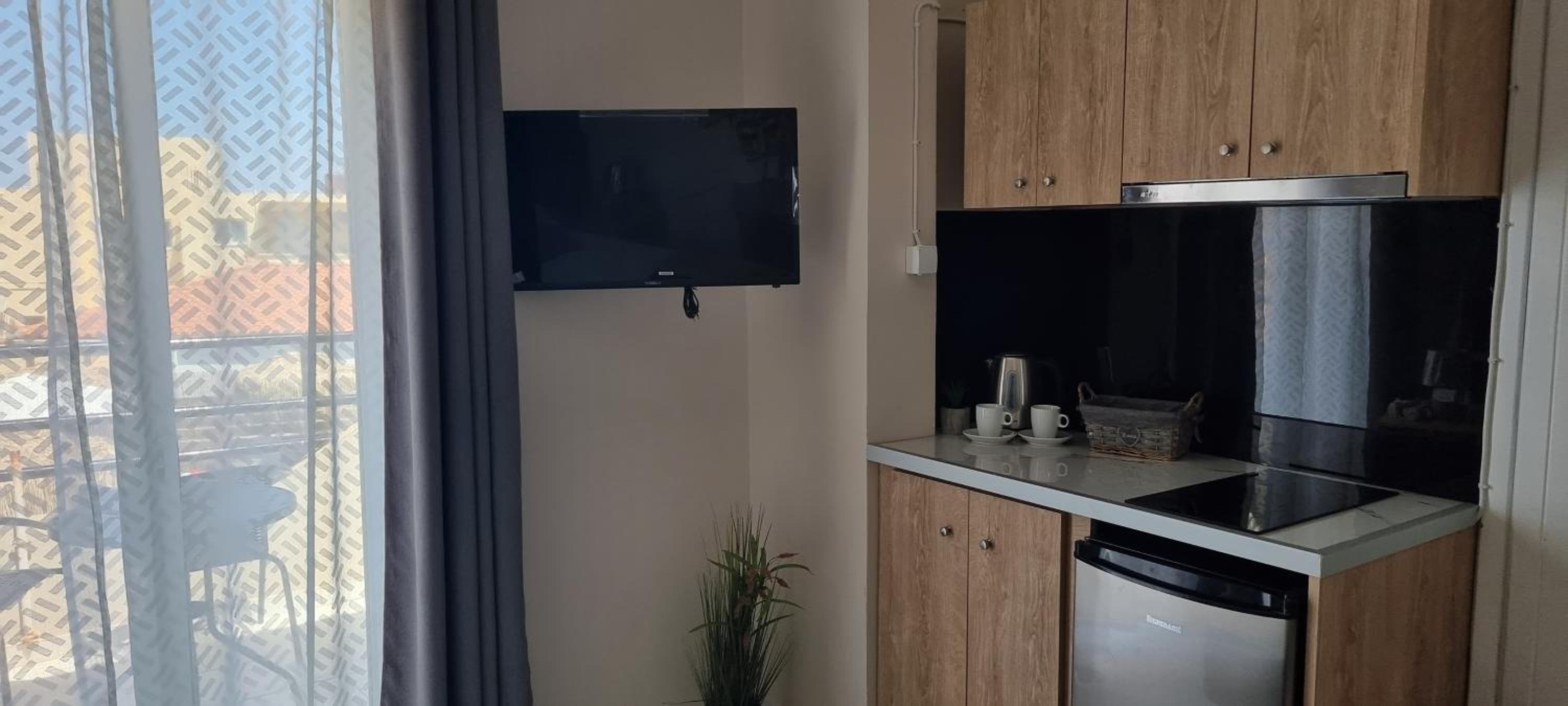 Double Room with Balcony - Photo 5