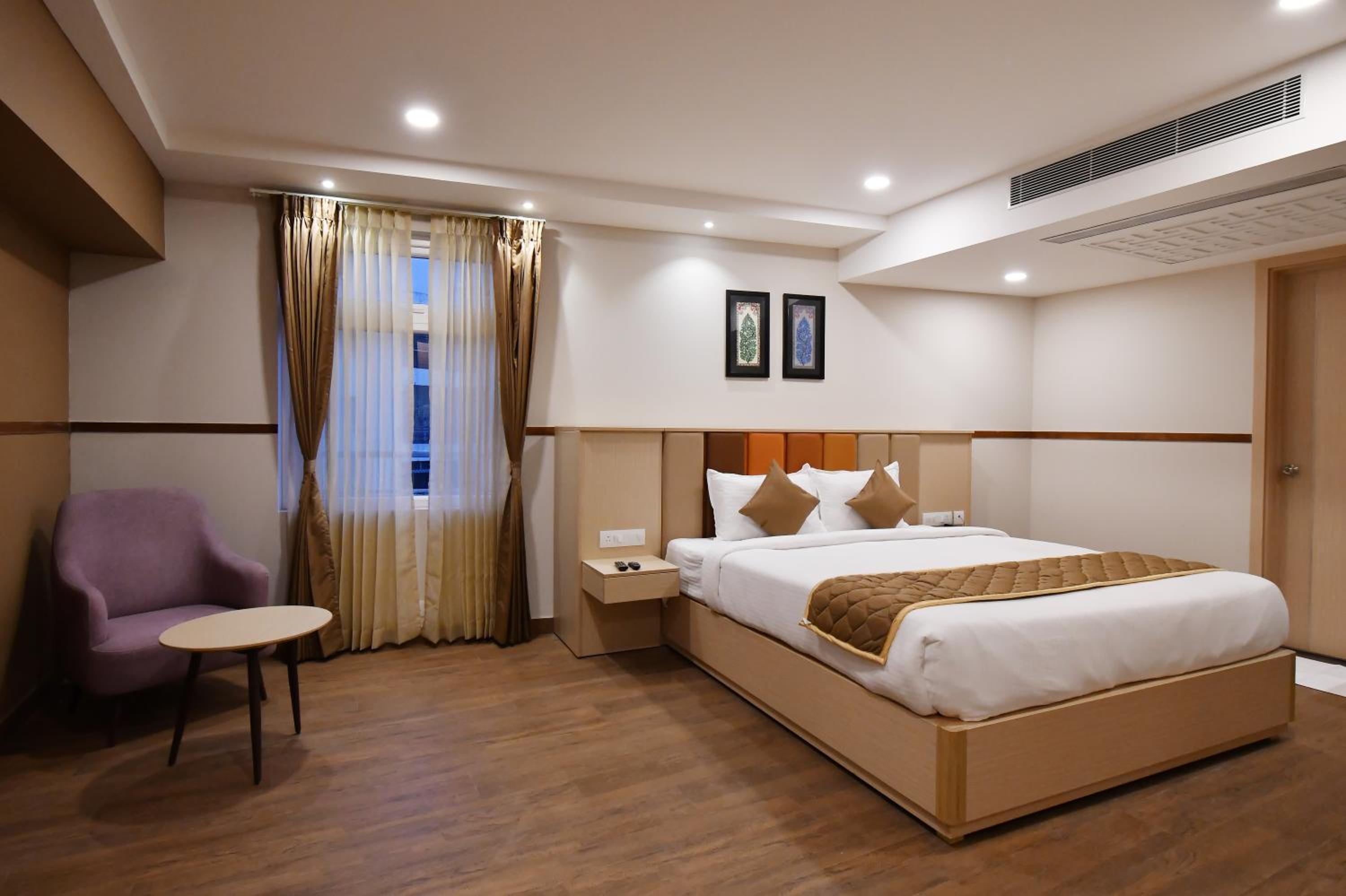 Large Double Room - Photo 13