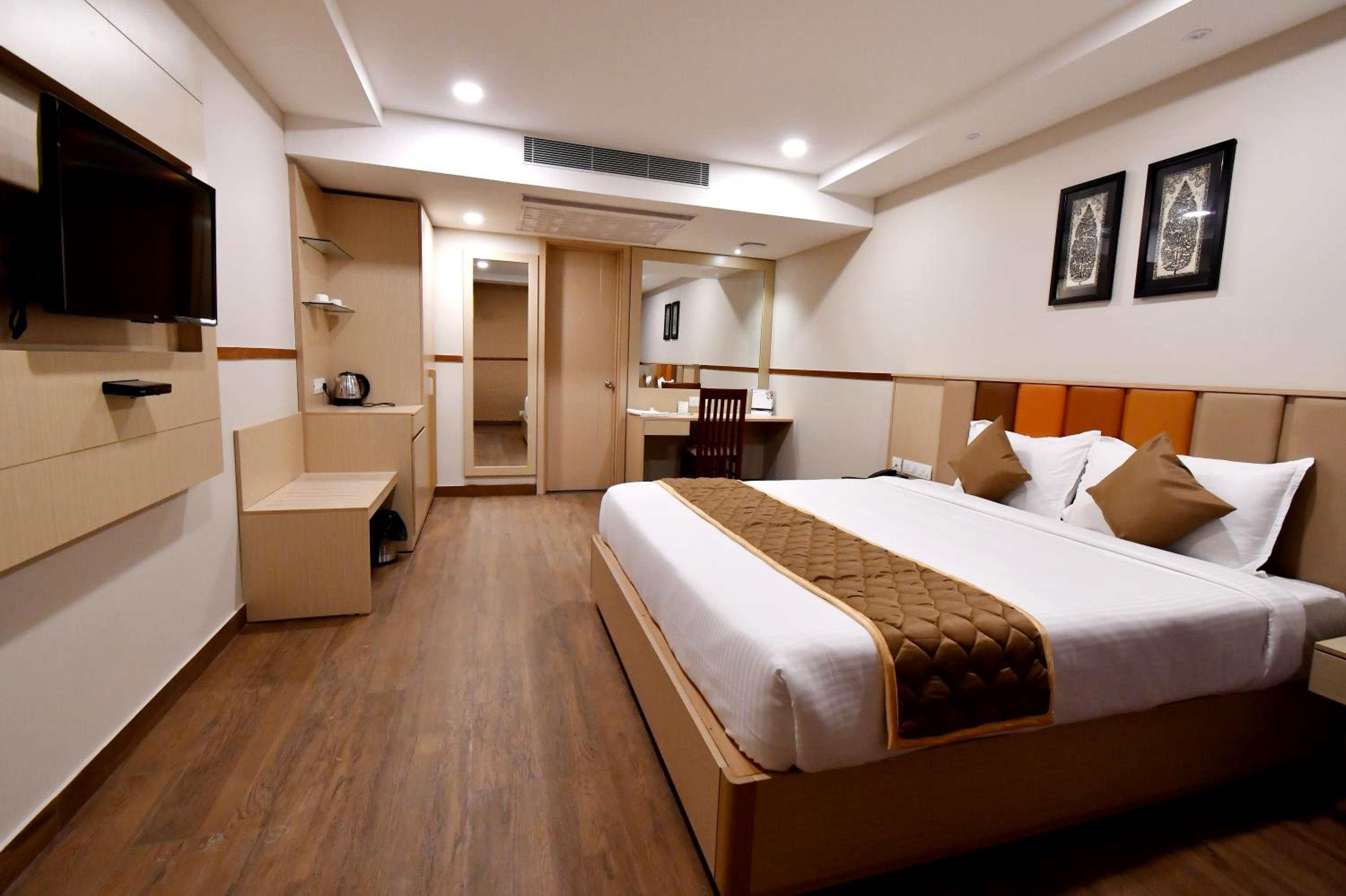 Large Double Room - Photo 12