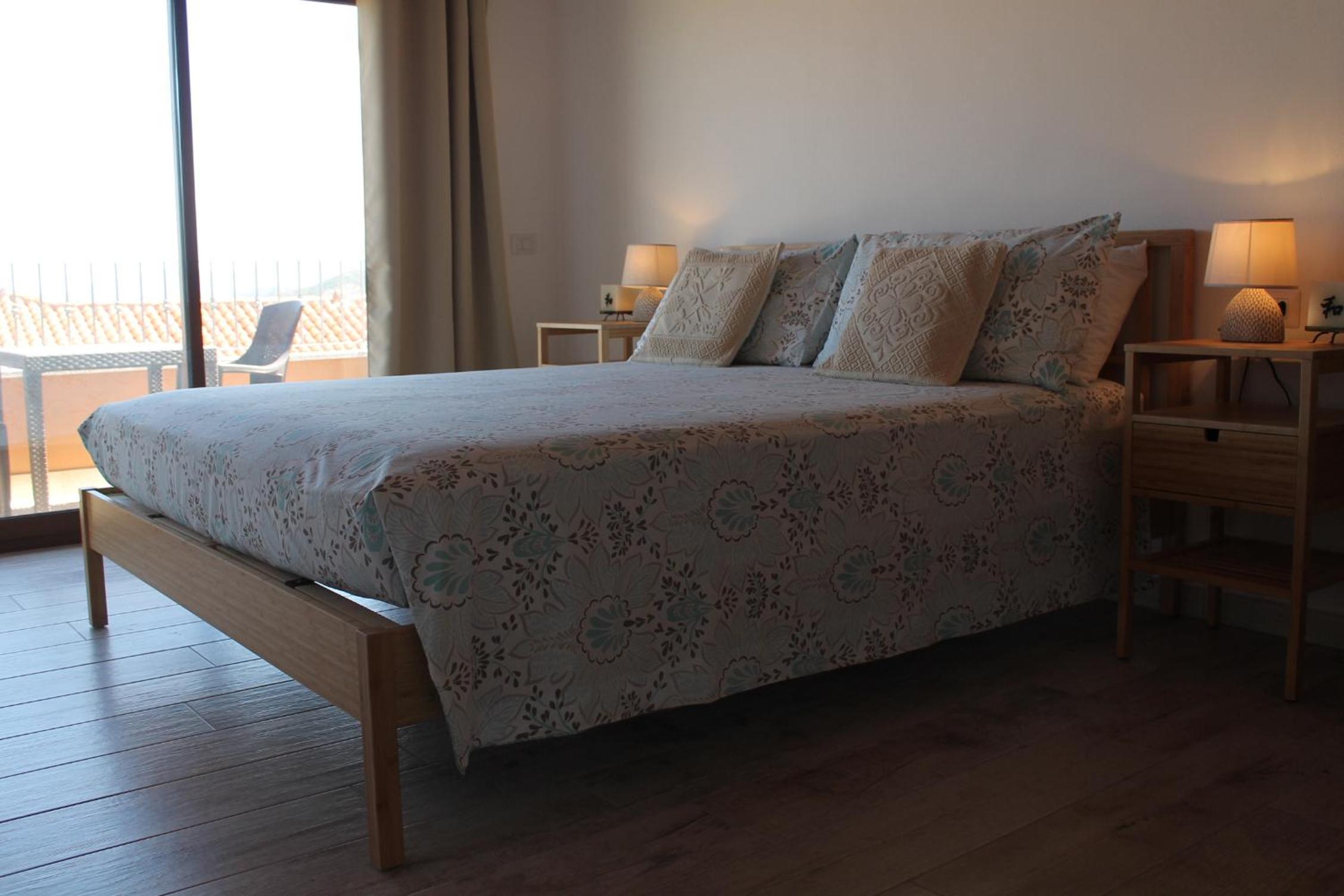 Deluxe Double Room with Balcony and Sea View photo 2