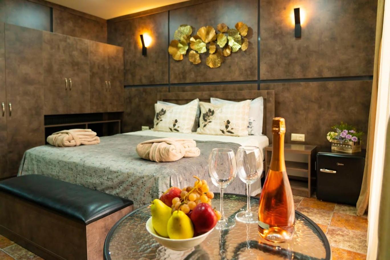 Suite with Spa Bath photo 3