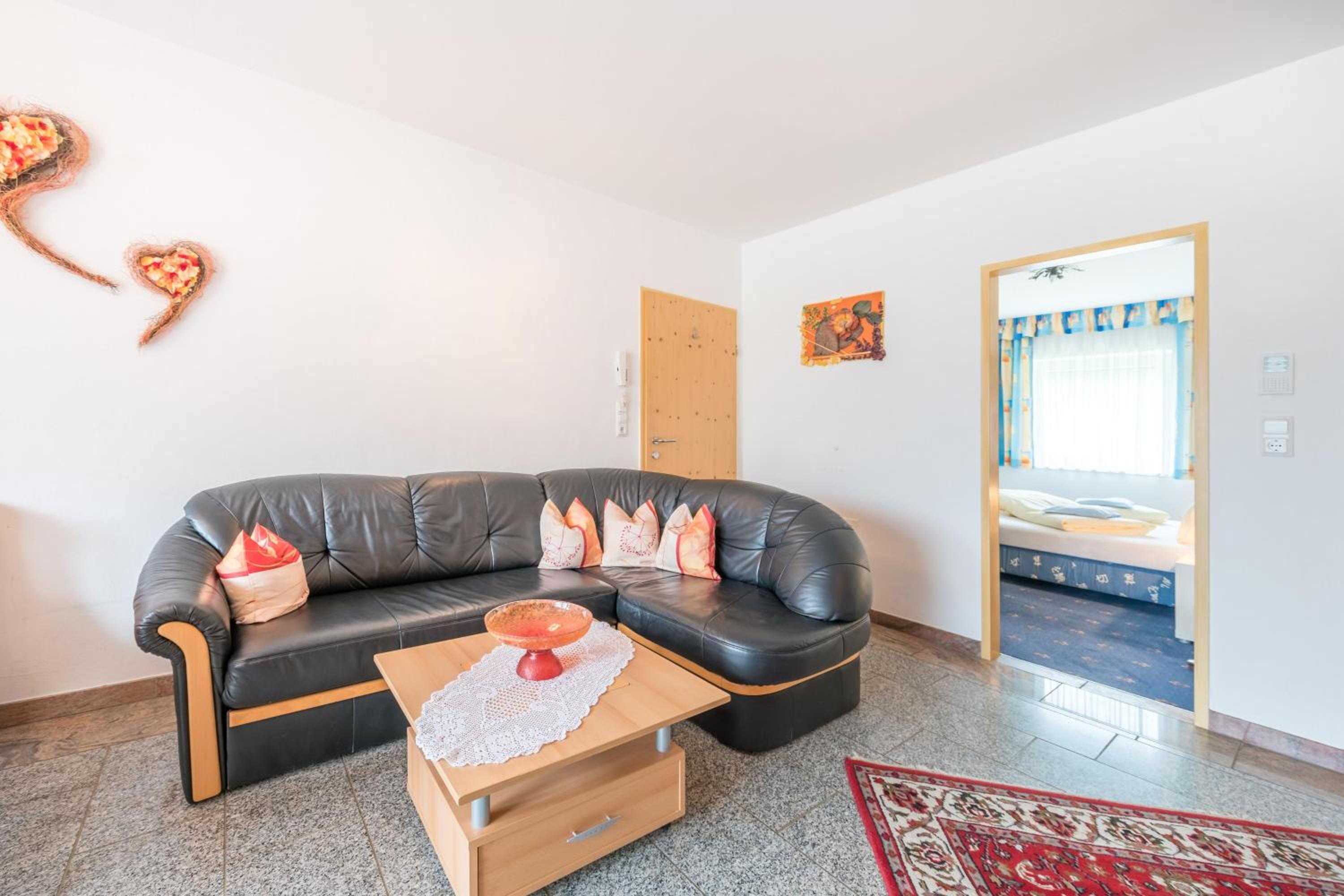 Two-Bedroom Apartment with Bathroom photo 3