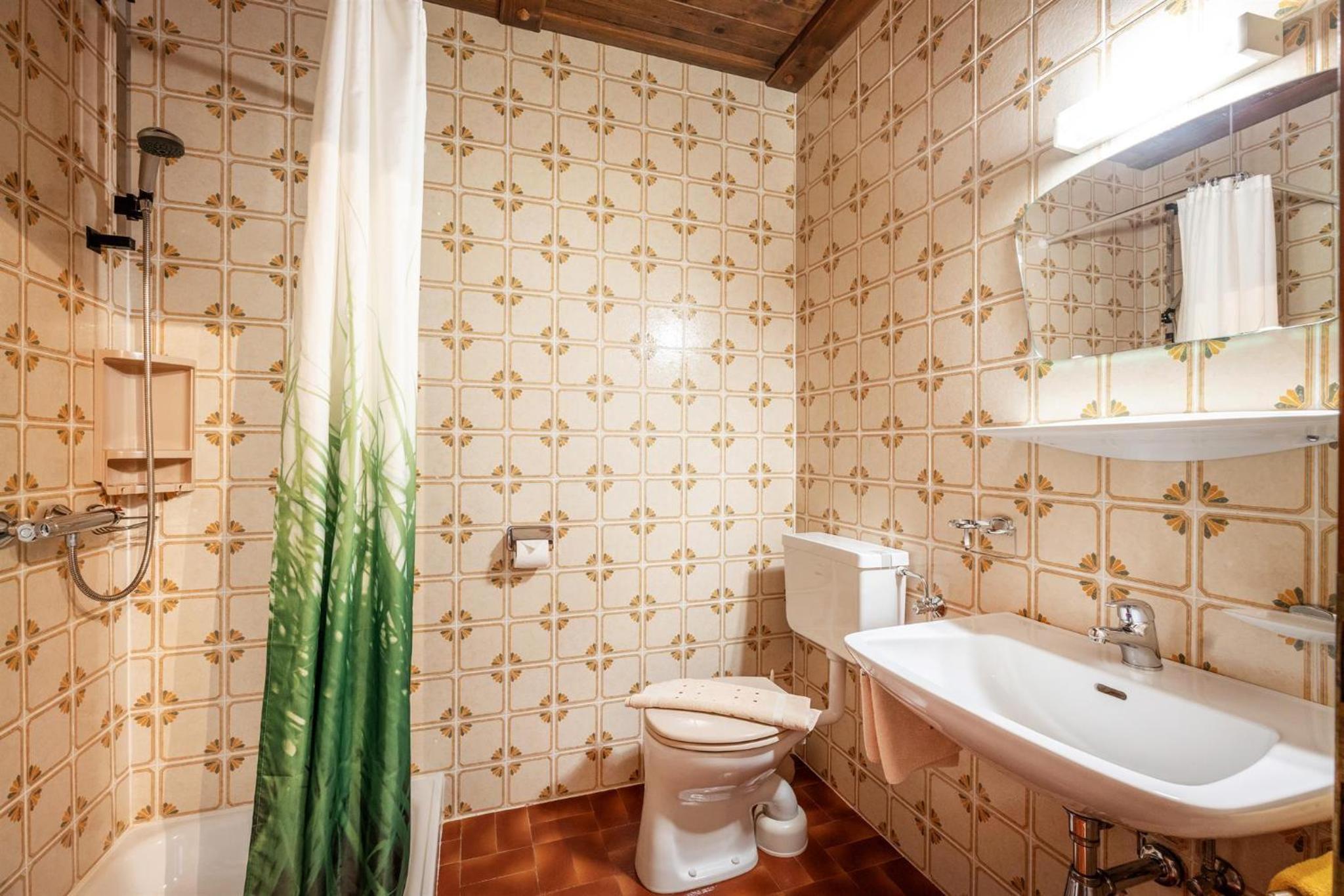 Apartment with Shower photo 3