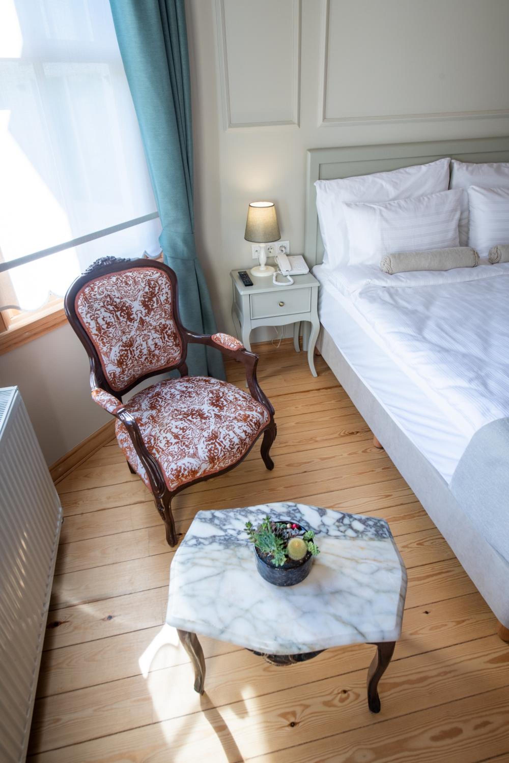 Large Double Room photo 2