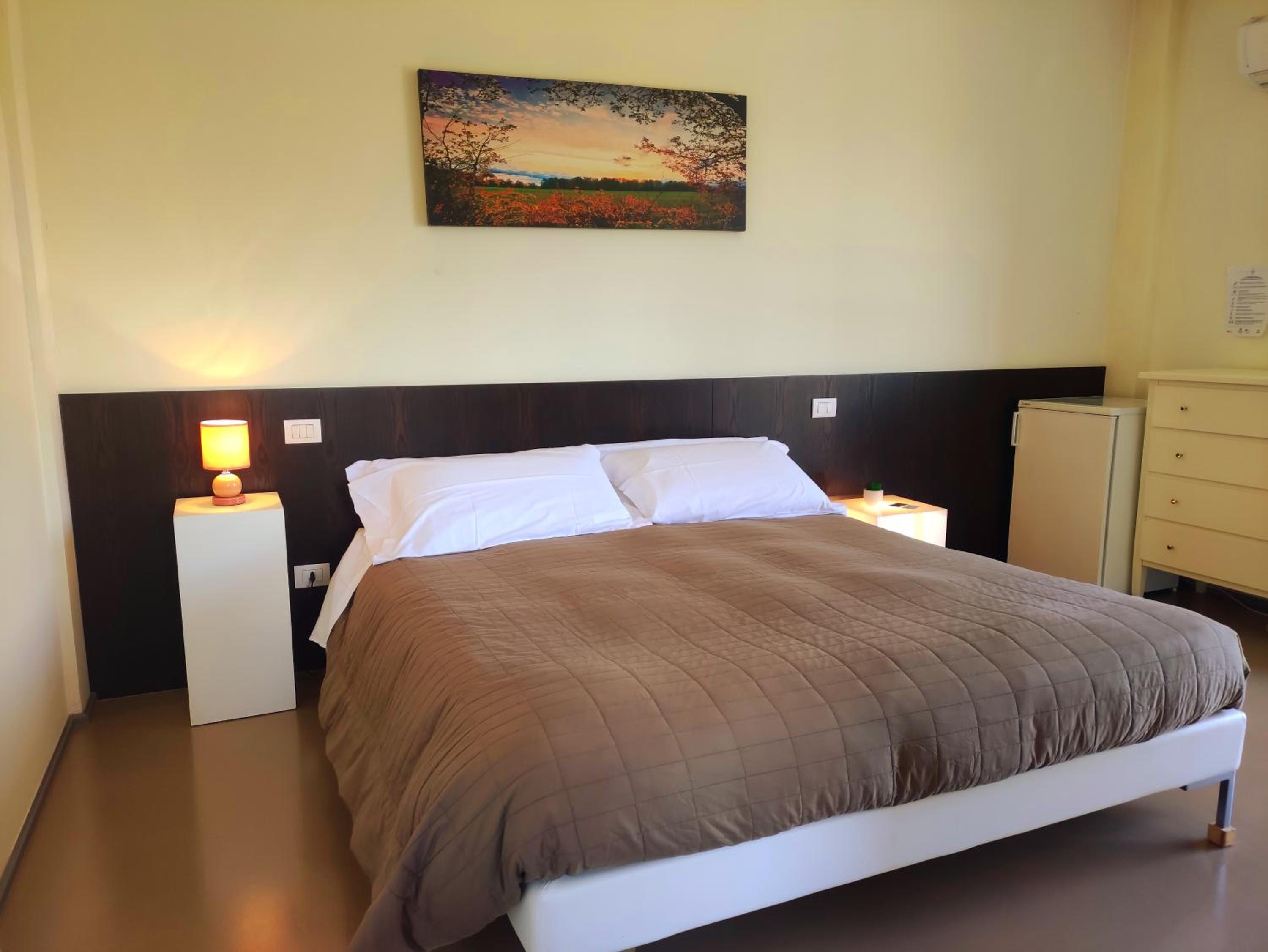 Standard Double Room - Photo 6
