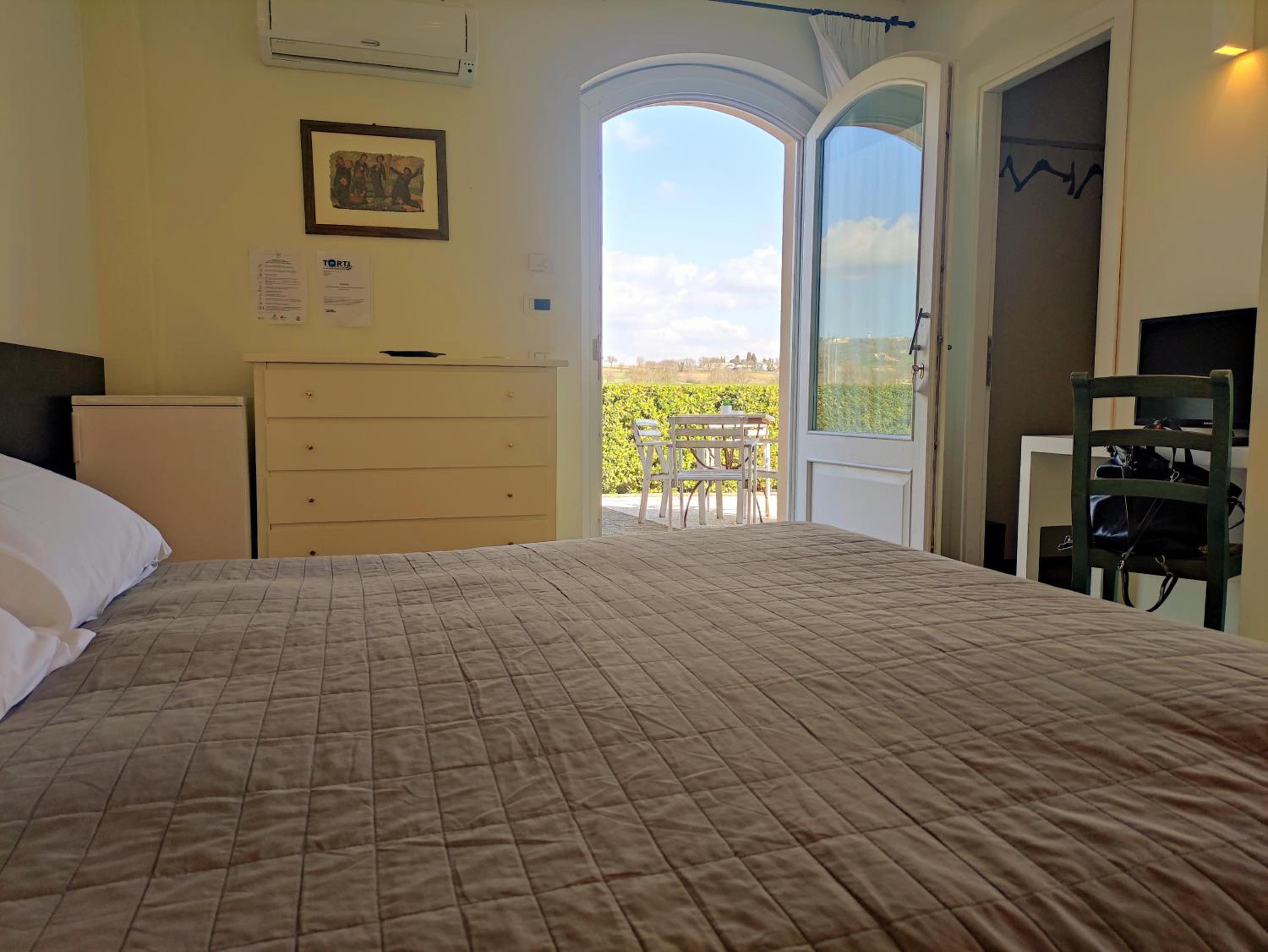 Standard Double Room - Photo 4