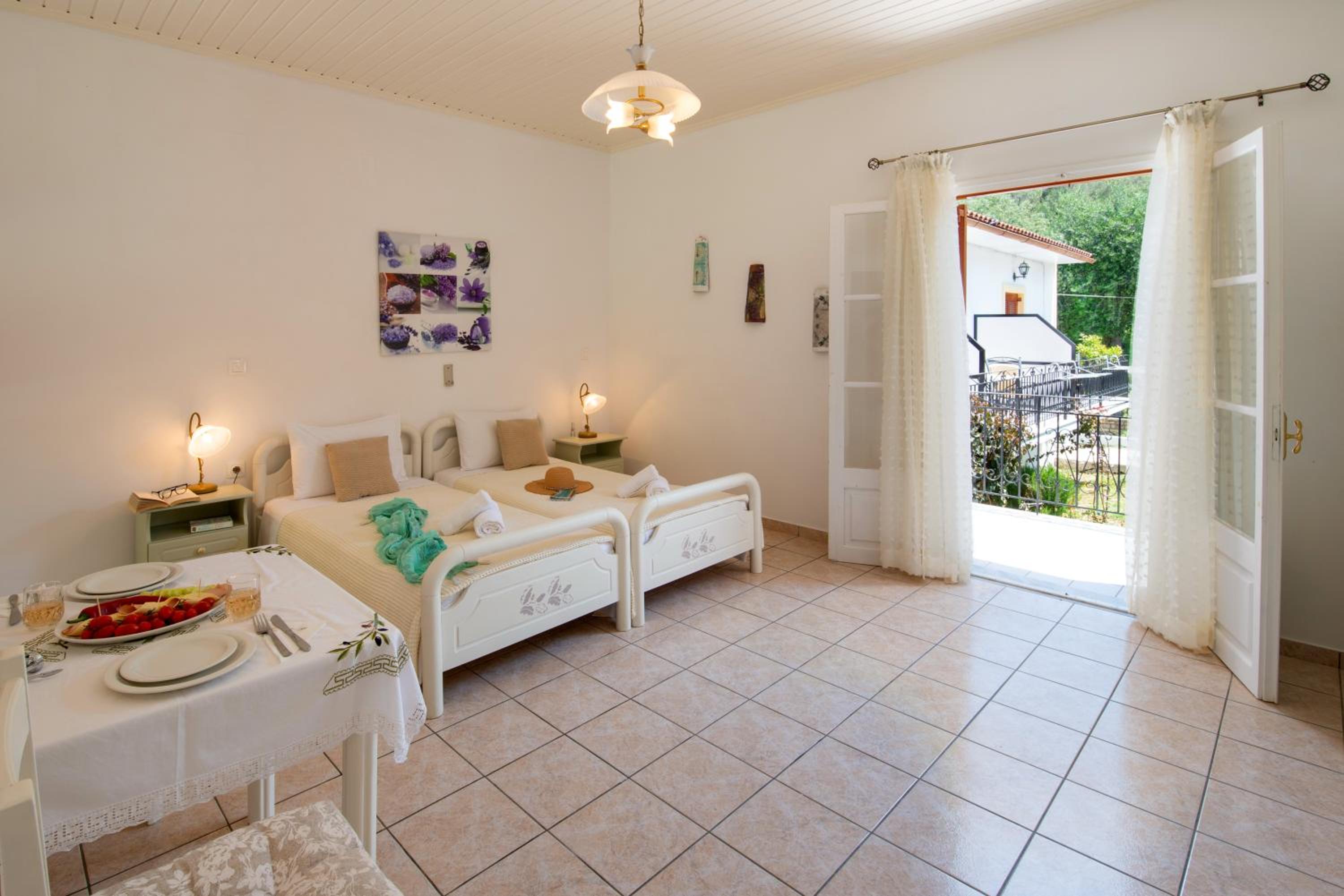 Standard Twin Room with Garden View - Photo 9