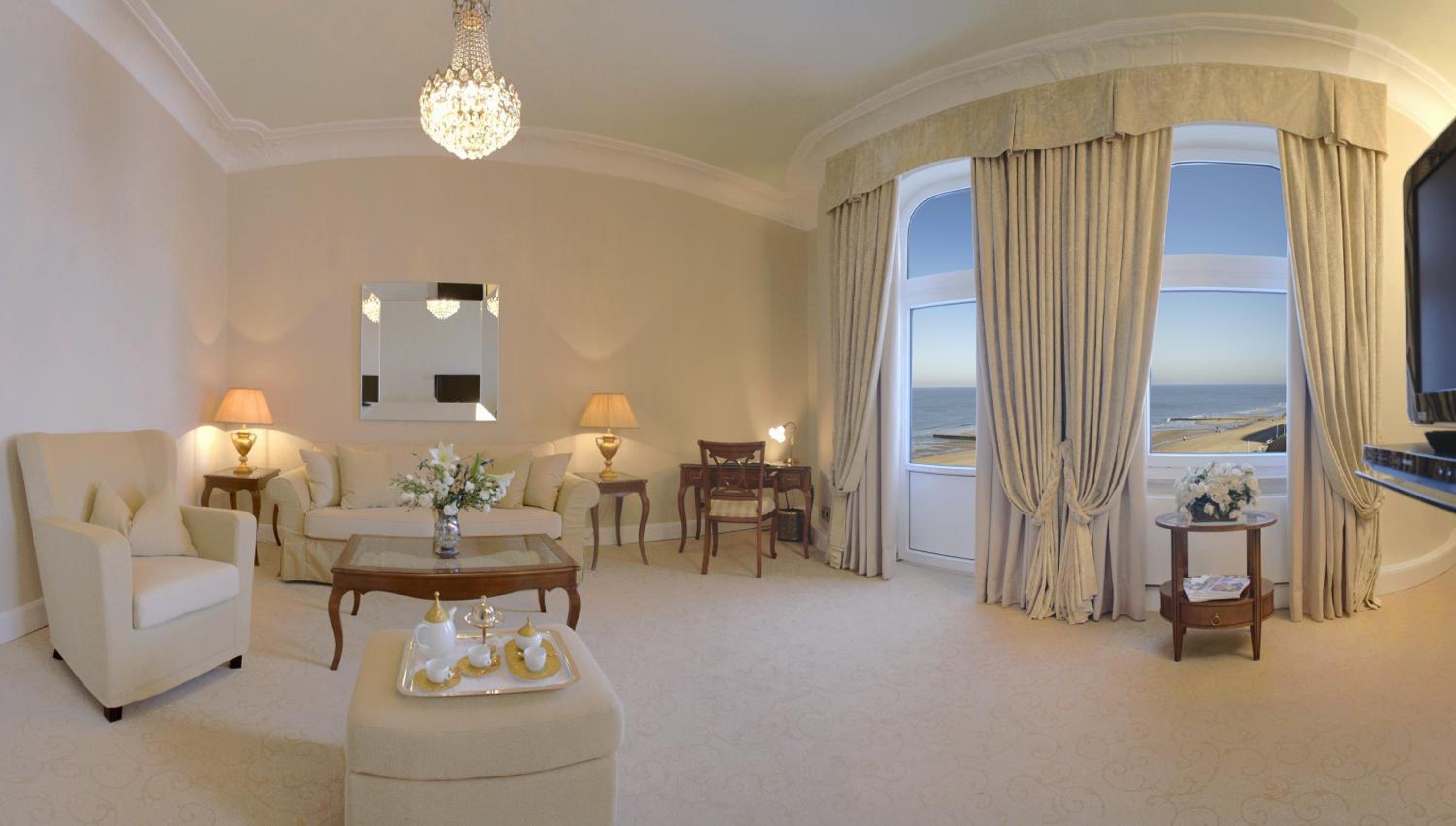 Suite mit seitlichem Meerblick photo