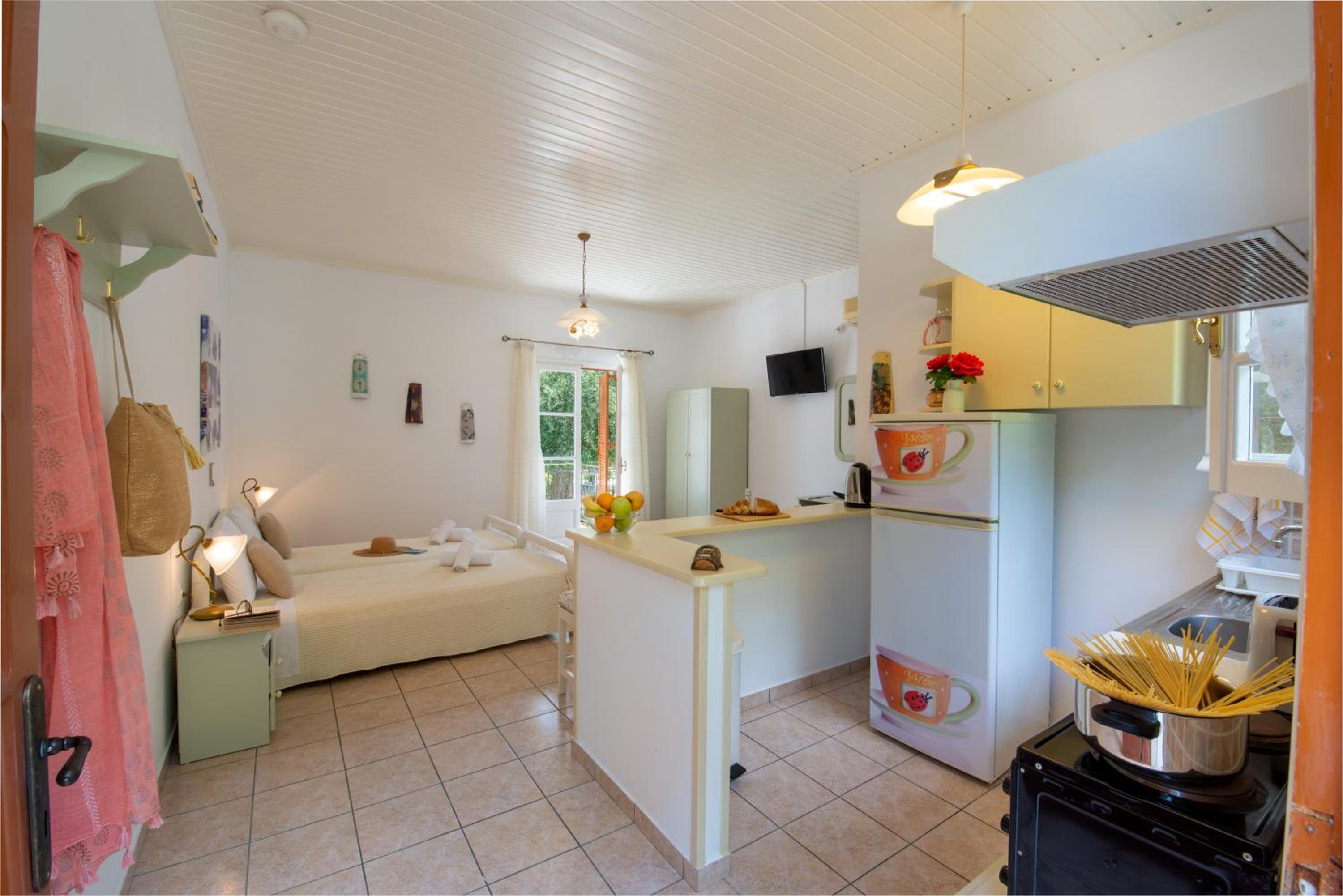 Standard Twin Room with Garden View - Photo 10
