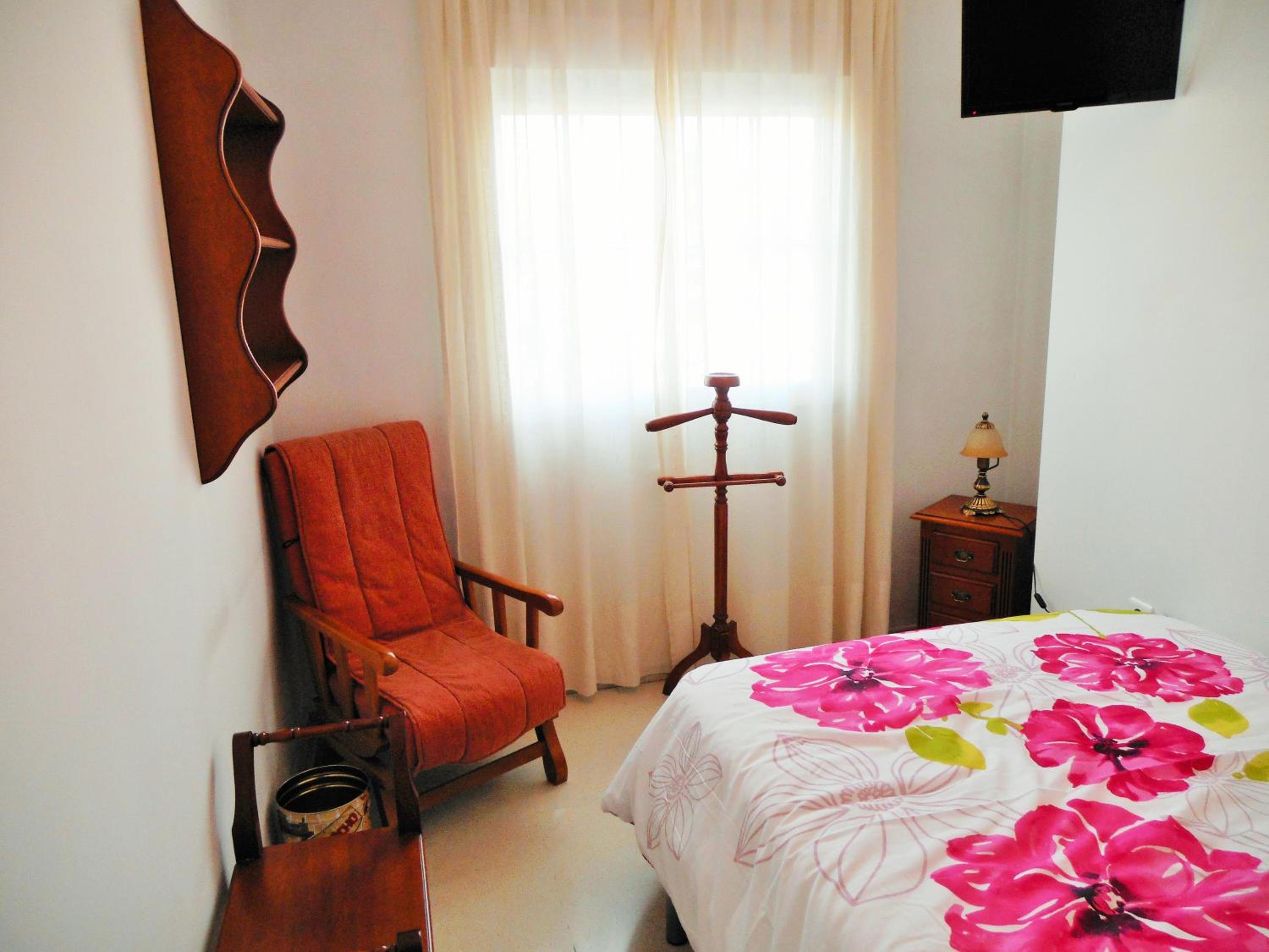 Family Room with Private Bathroom - Photo 13