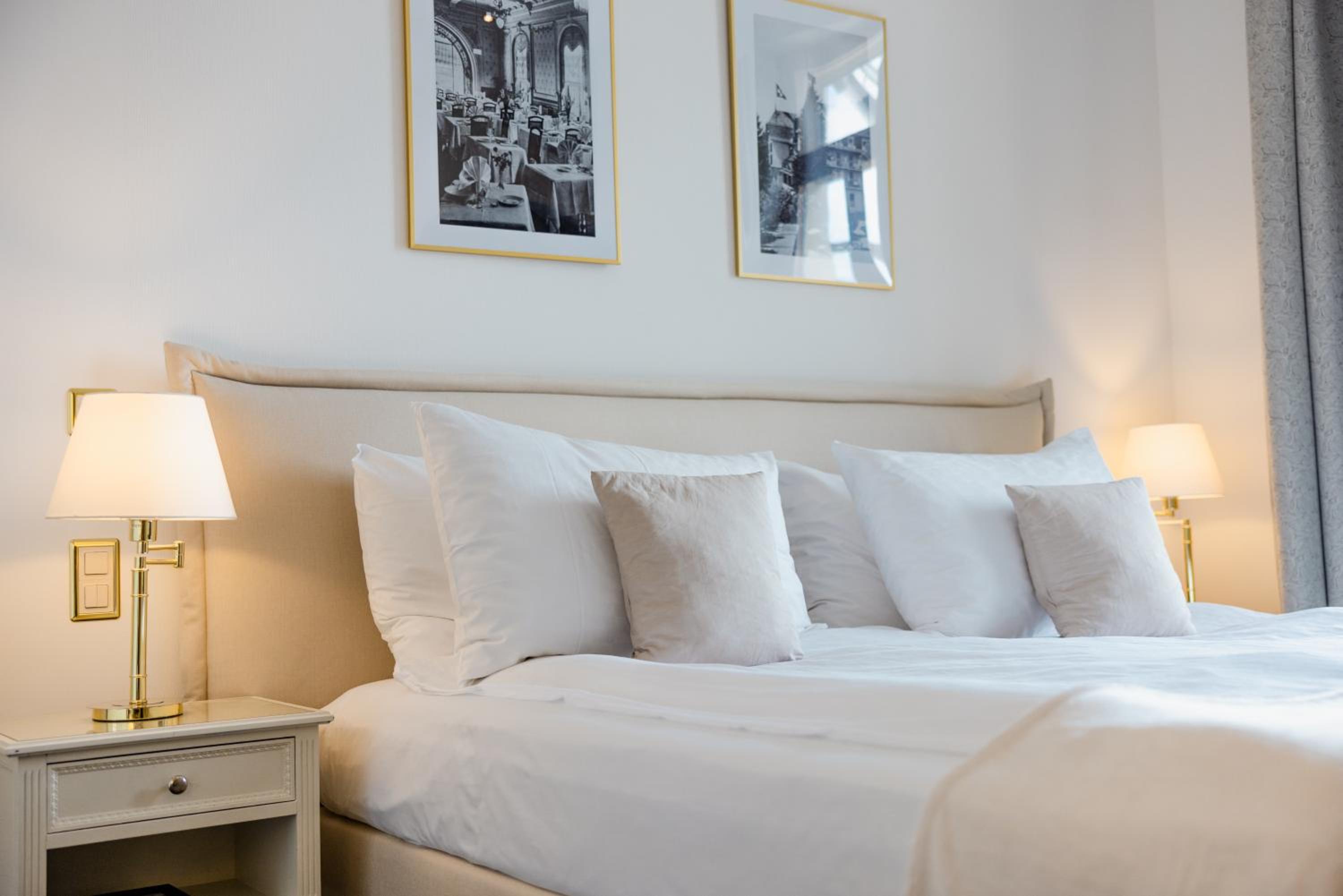 Deluxe Double Room with Balcony and Lake View photo 1