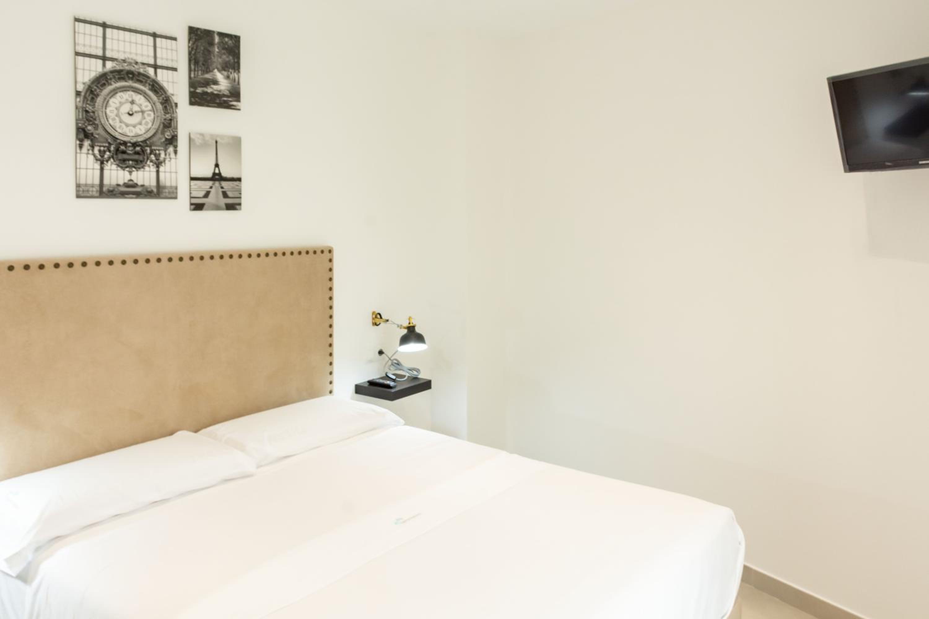 One-Bedroom Apartment - Photo 11