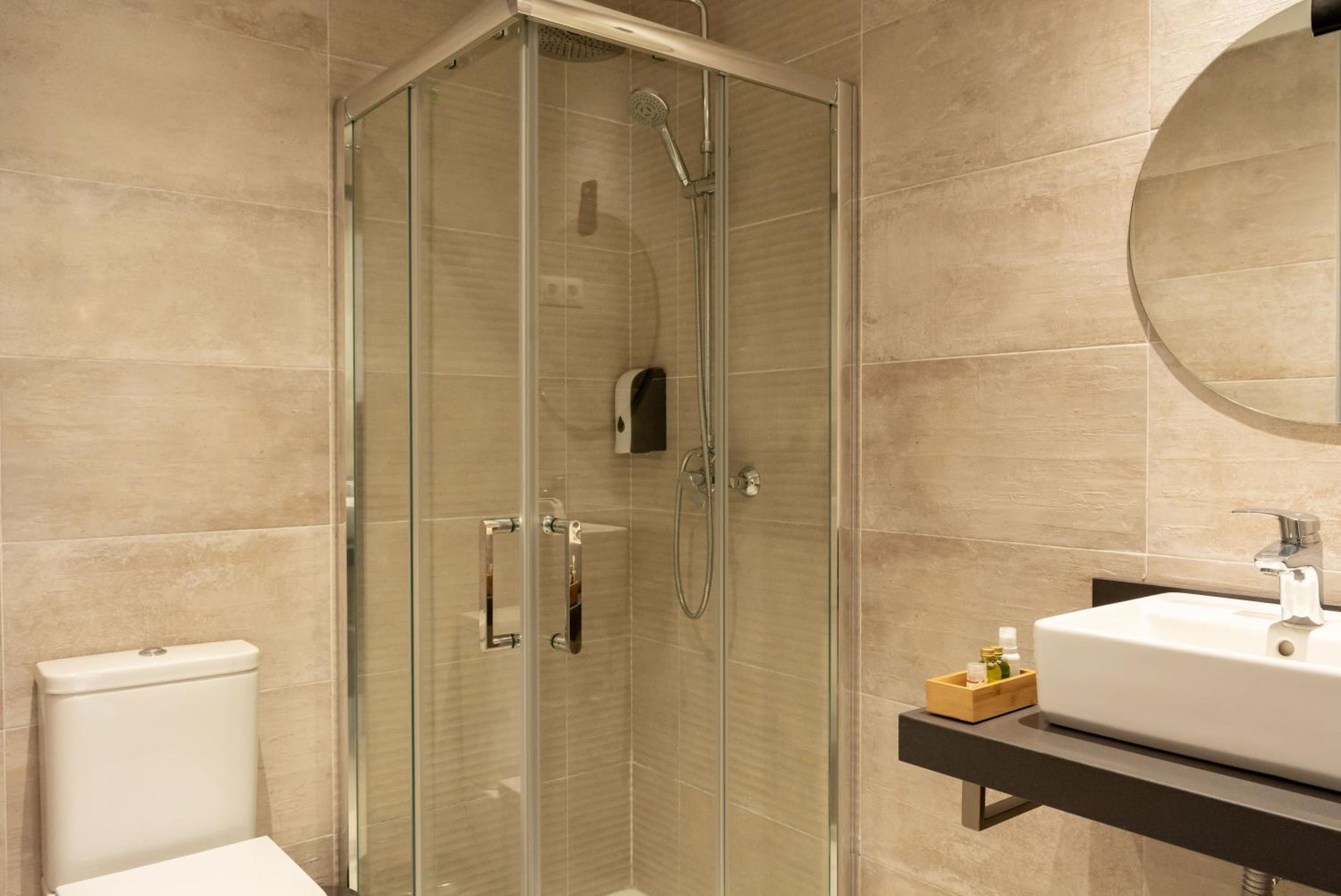 One-Bedroom Apartment - Photo 2