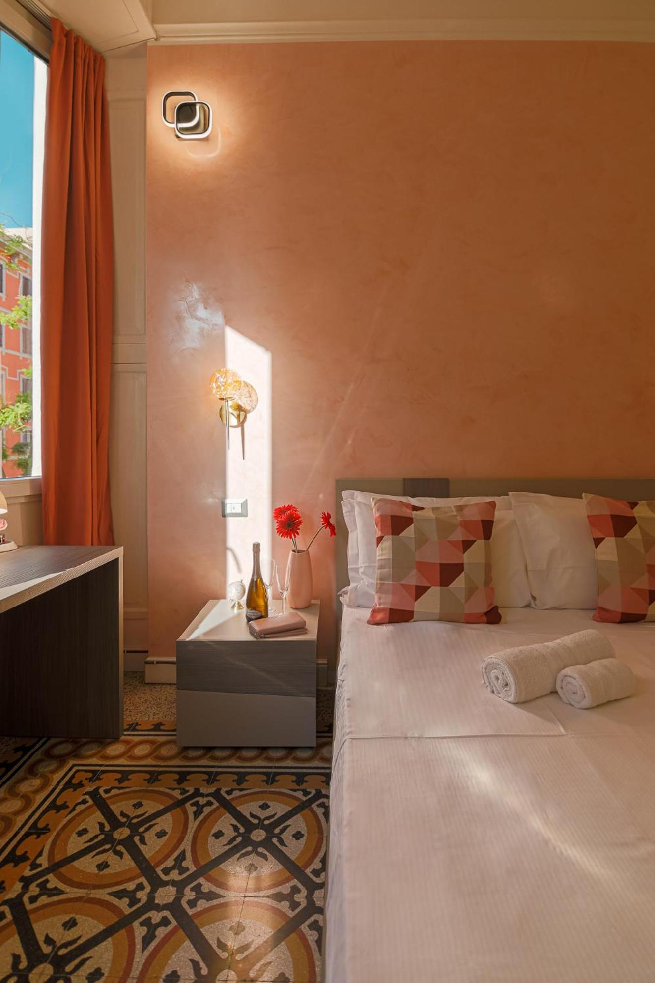 Deluxe King Room photo 2
