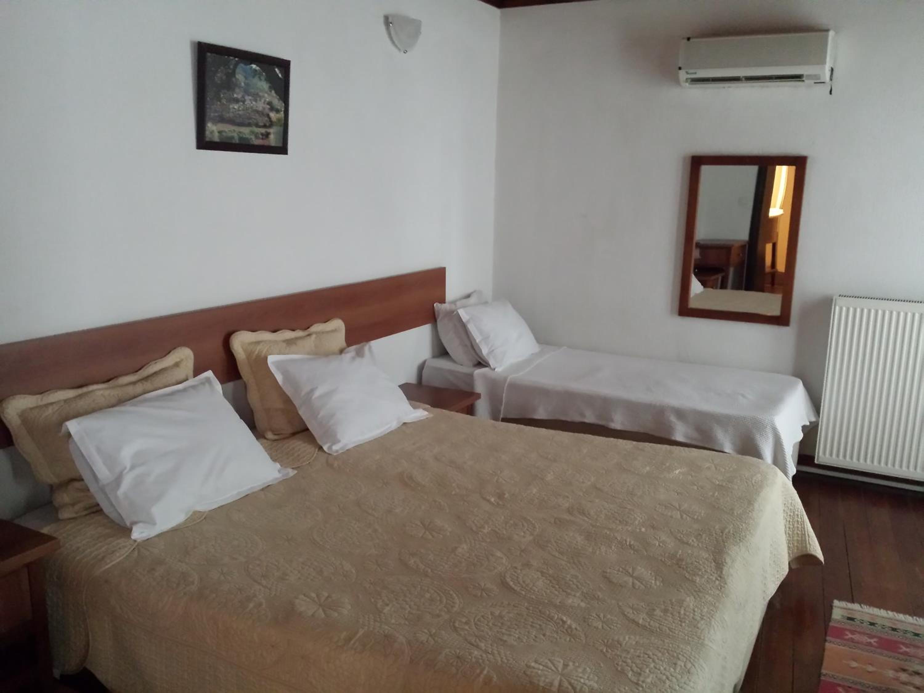 Standard Triple Room - Photo 10