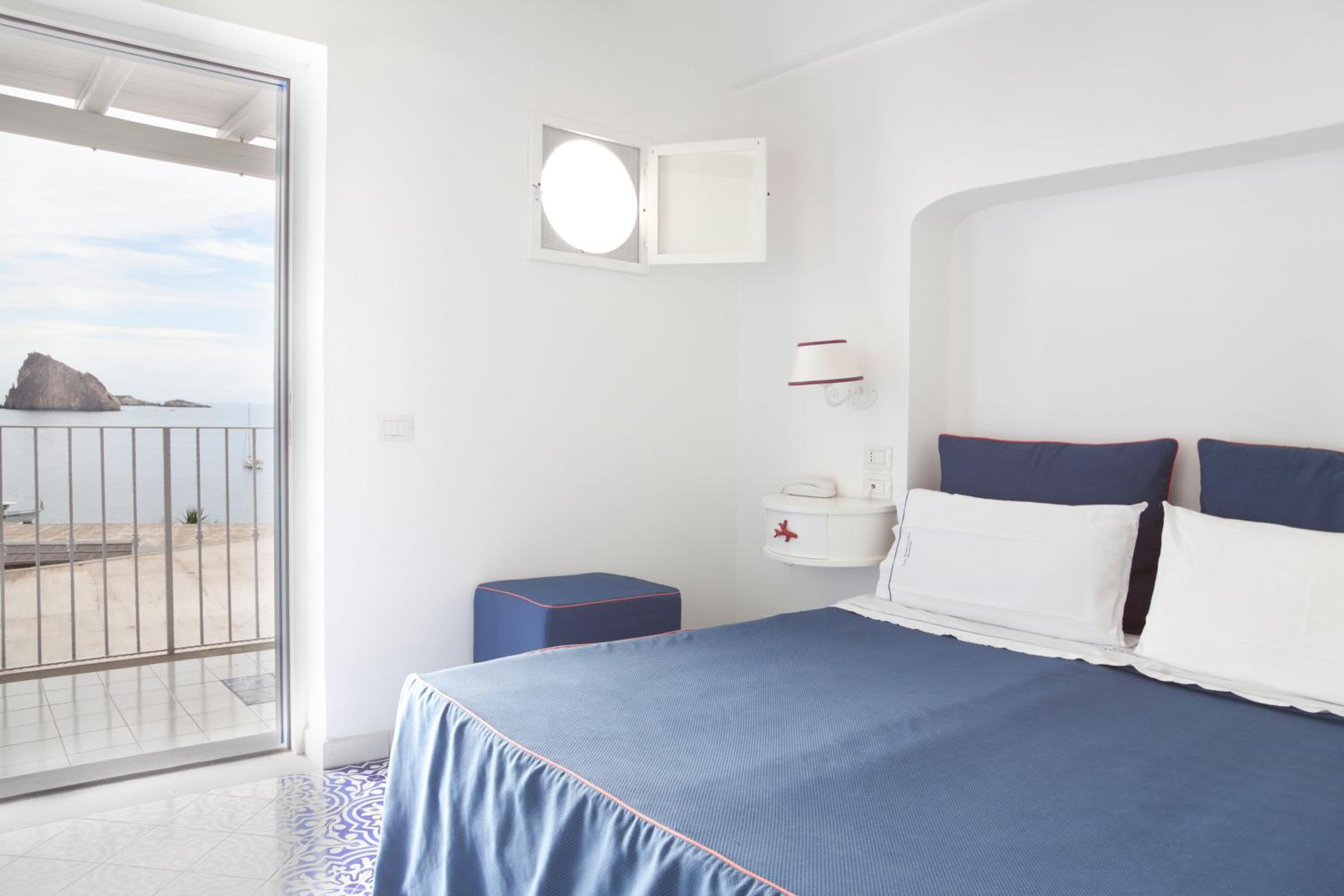 Double or Twin Room with Sea View