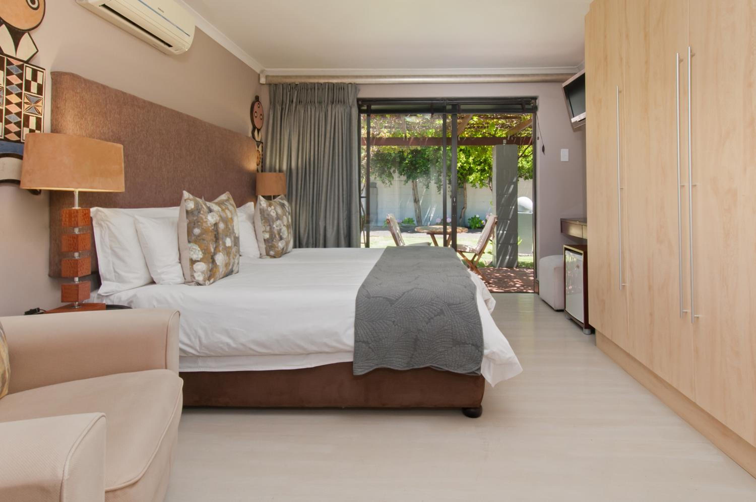 Standard Twin Room with Garden View photo 2