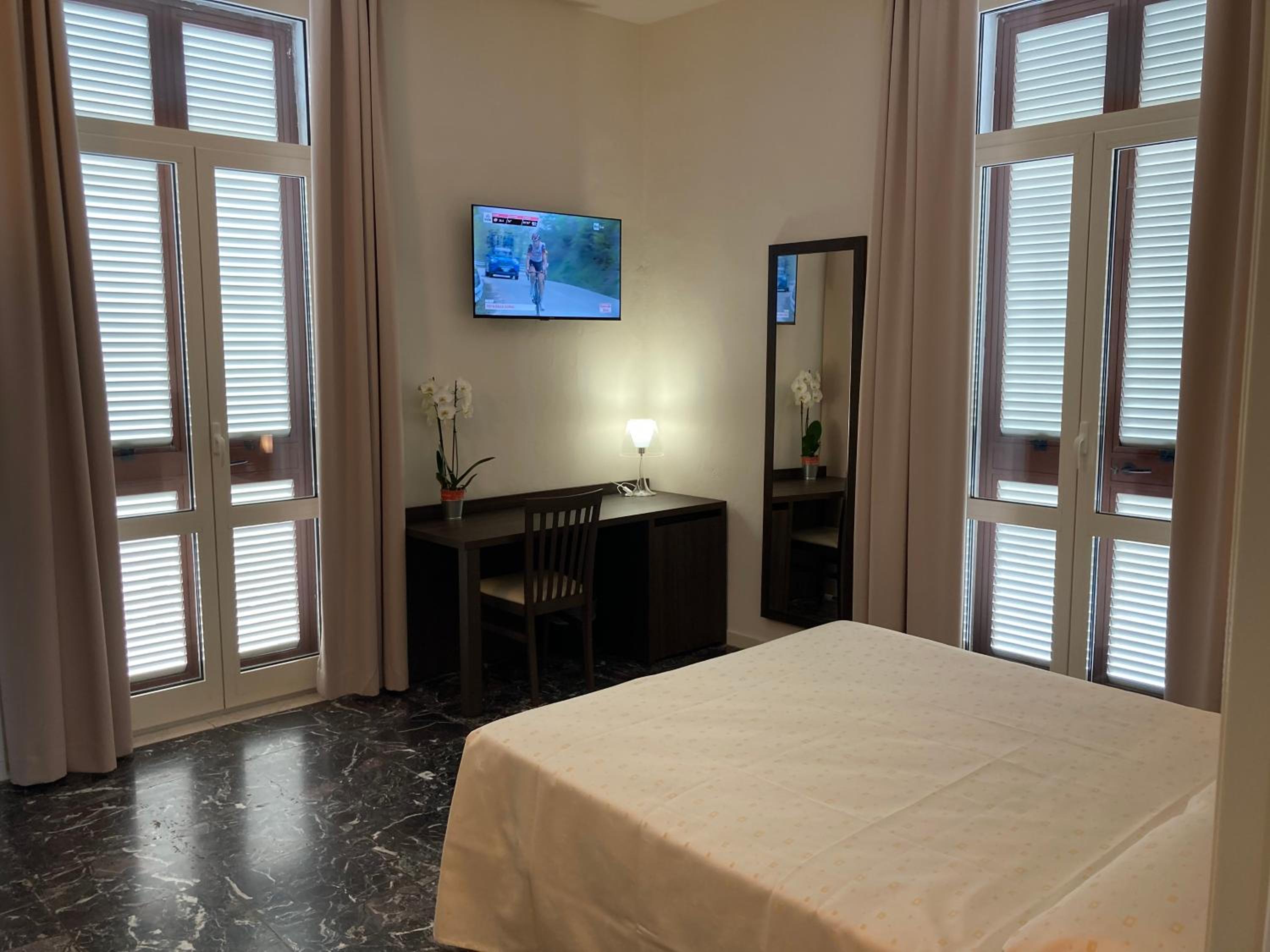 Double Room - Photo 2