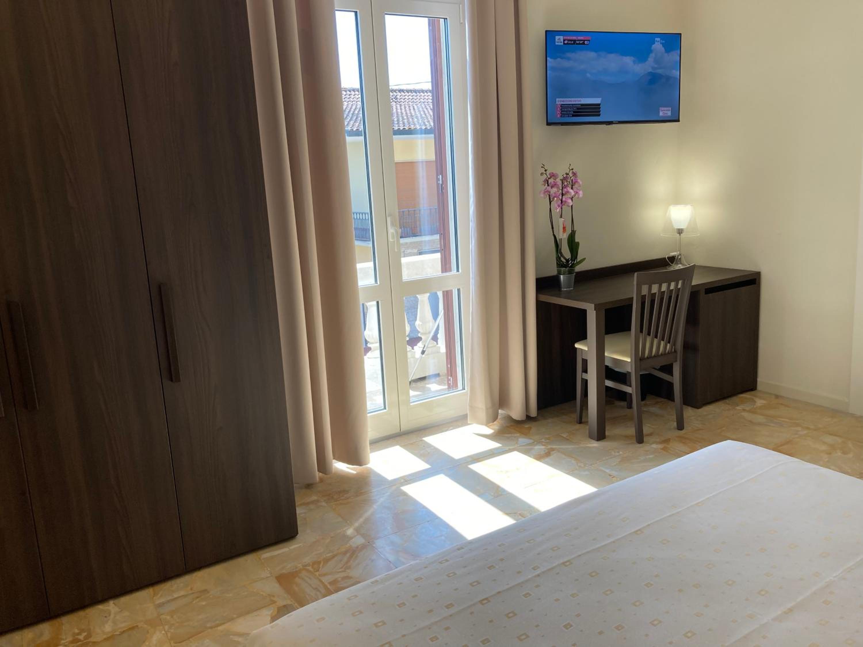 Double Room - Photo 3