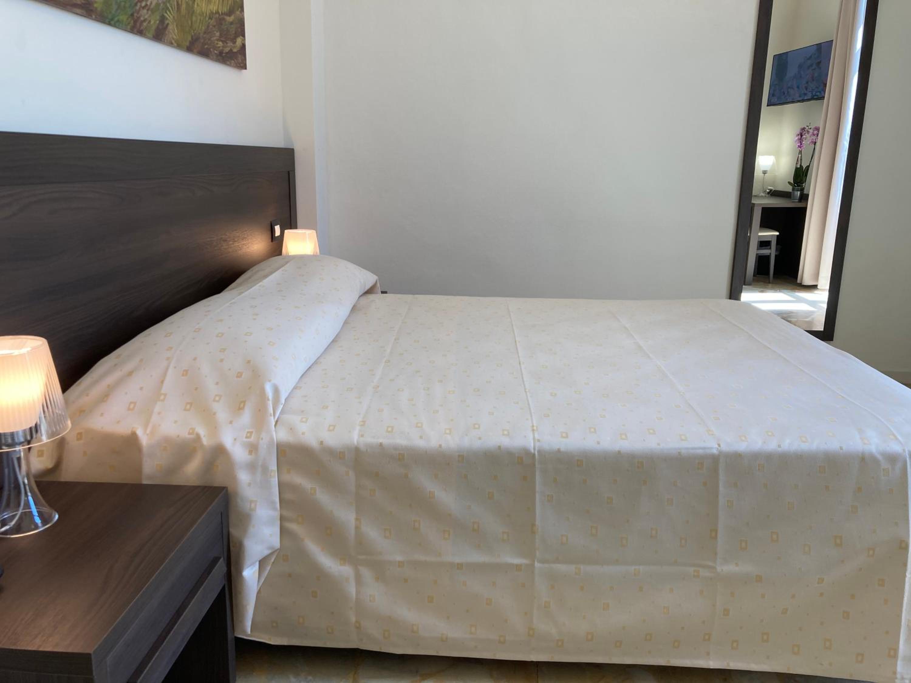 Double Room - Photo 11
