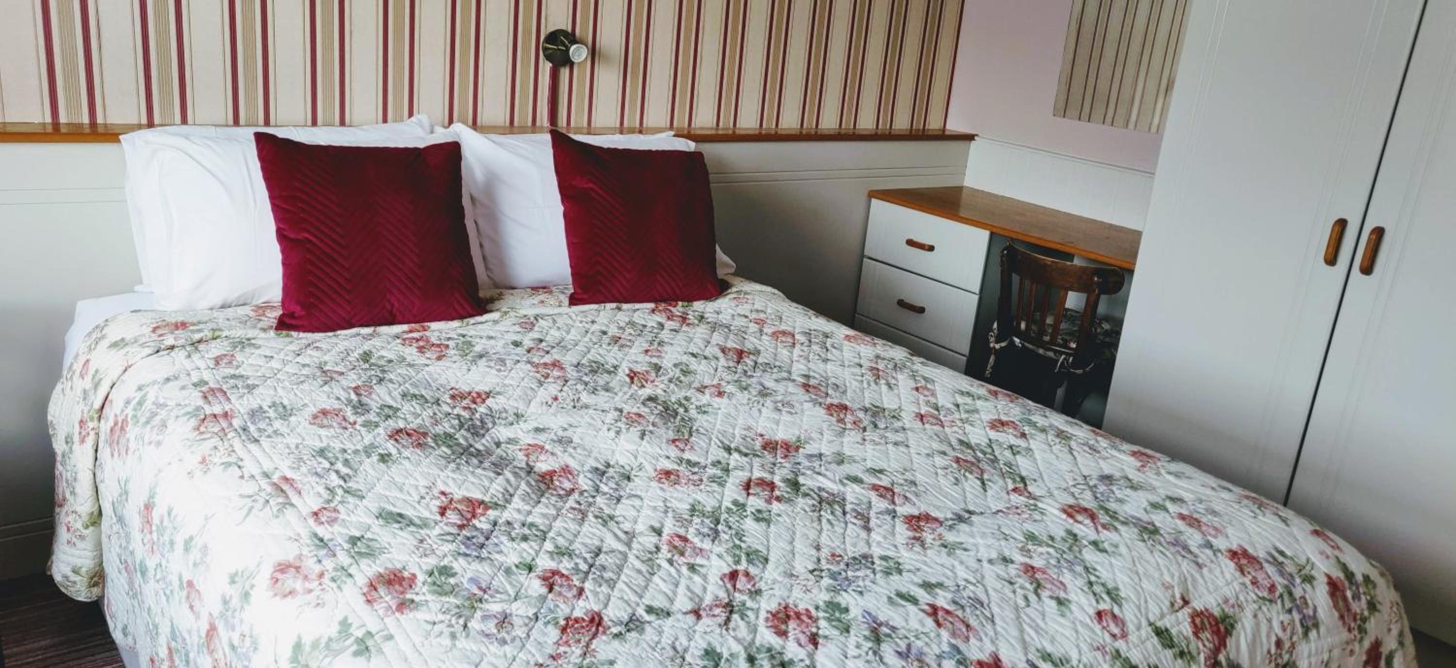 Double Room with Private Bathroom - Photo 1