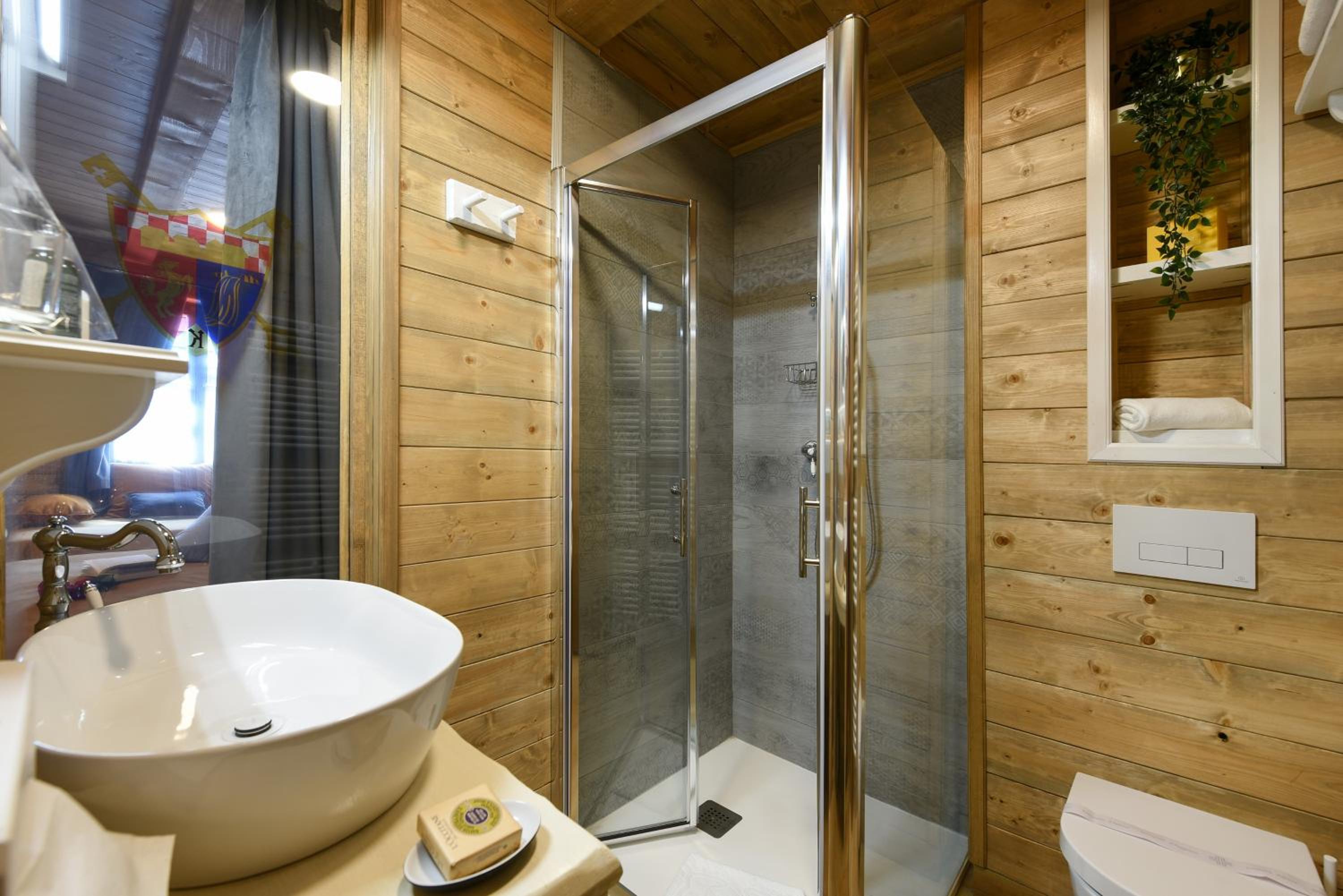 Deluxe Double Room - Photo 17