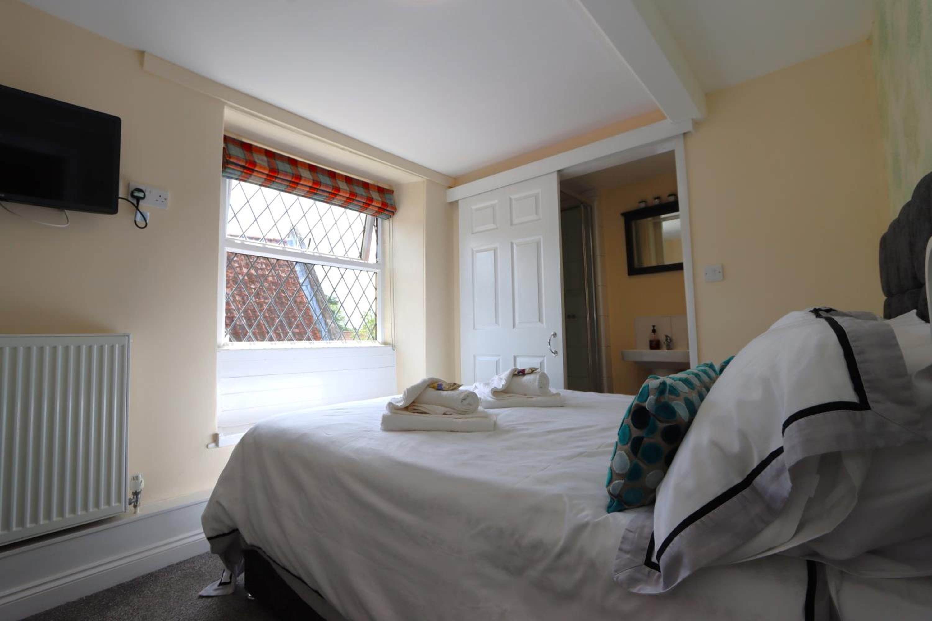 Double Room with Private Bathroom - Photo 1