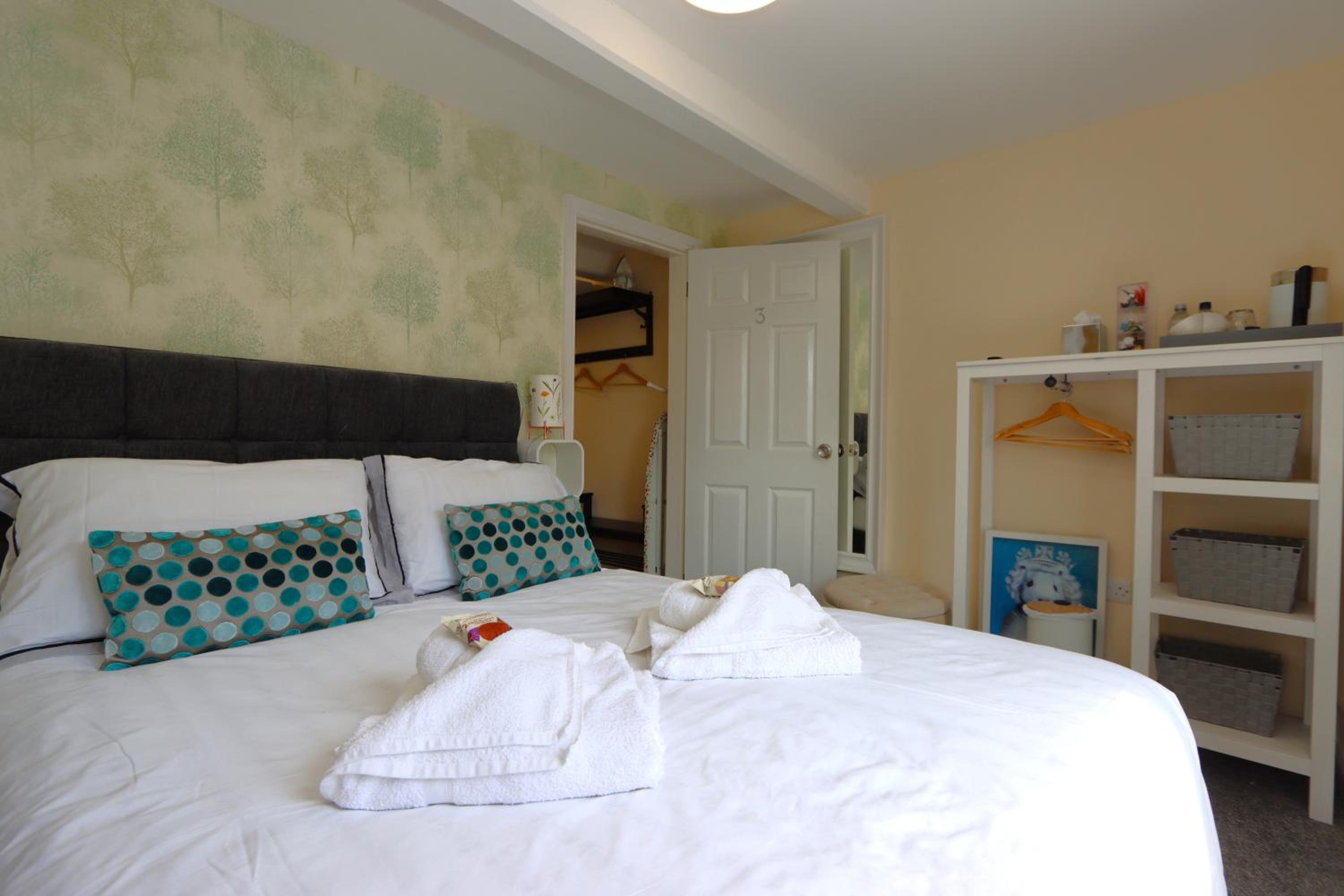 Double Room with Private Bathroom - Photo 2