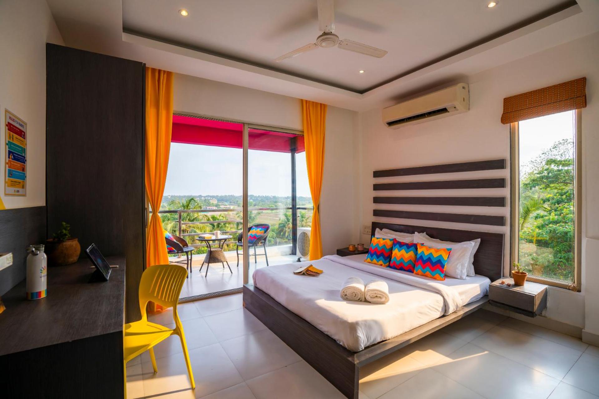 Deluxe Private A/C Room with Balcony and Ensuite Bathroom photo 1