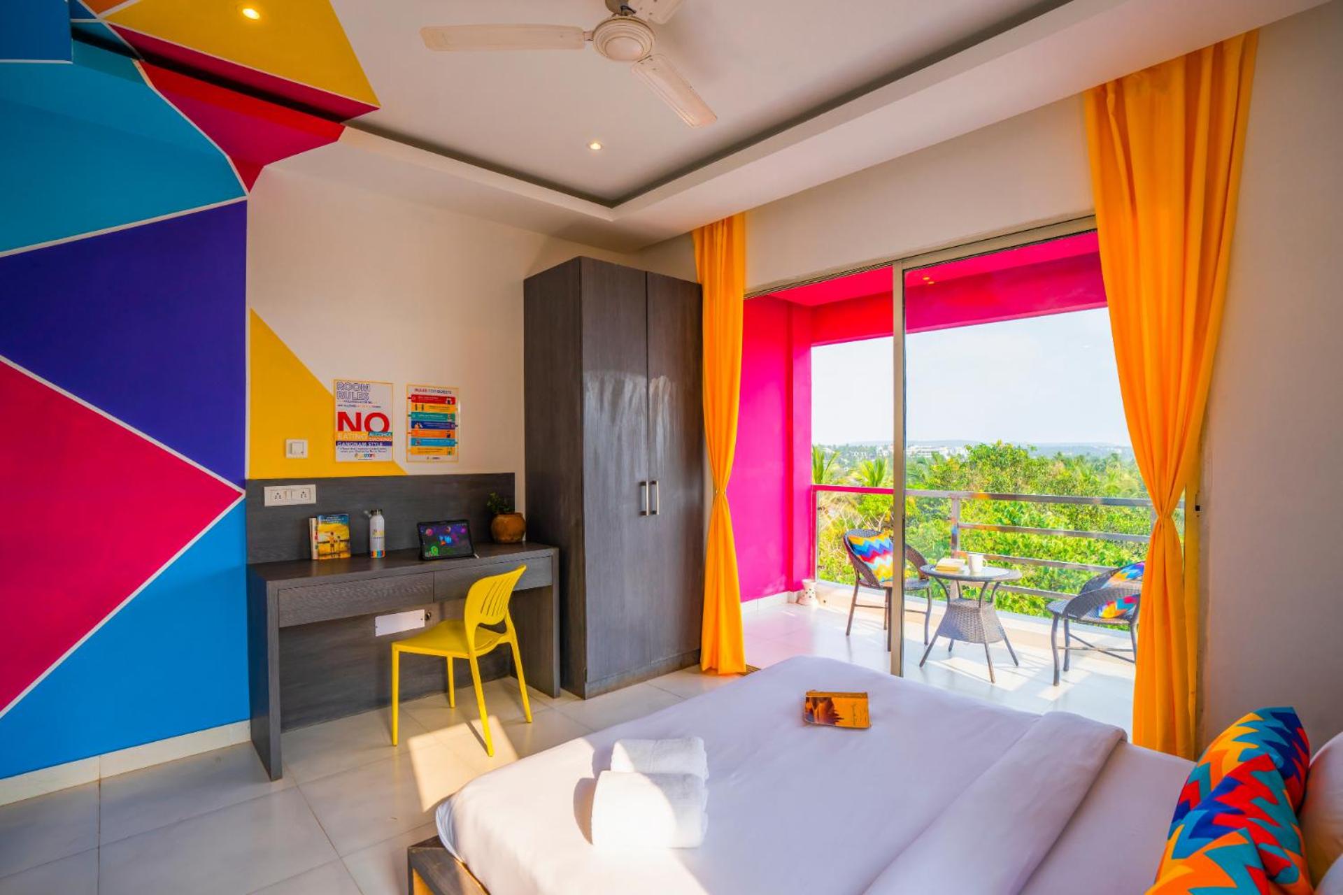 Deluxe Private A/C Room with Balcony and Ensuite Bathroom photo 3