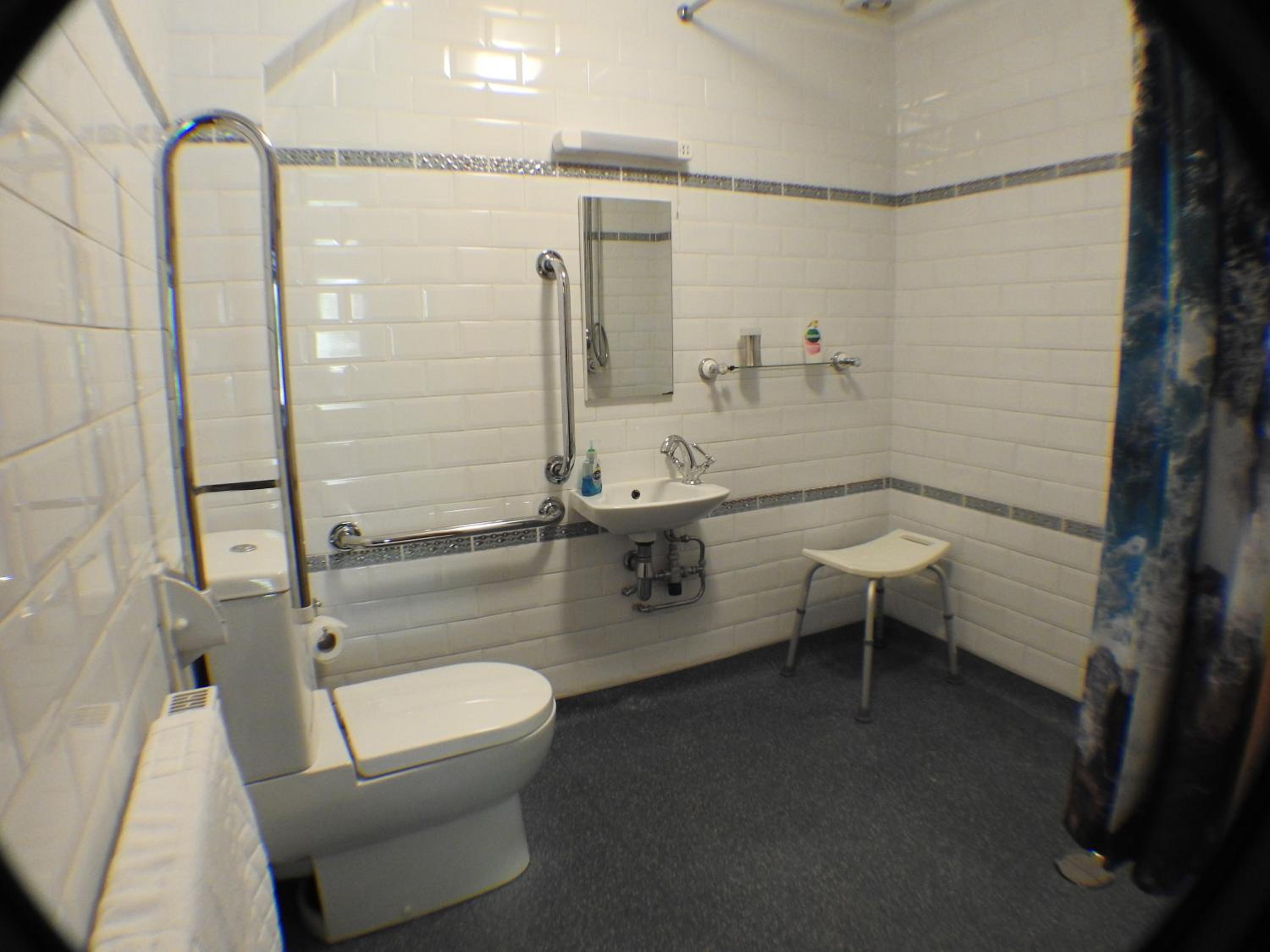 Double or Twin Room - Disability Access photo 3