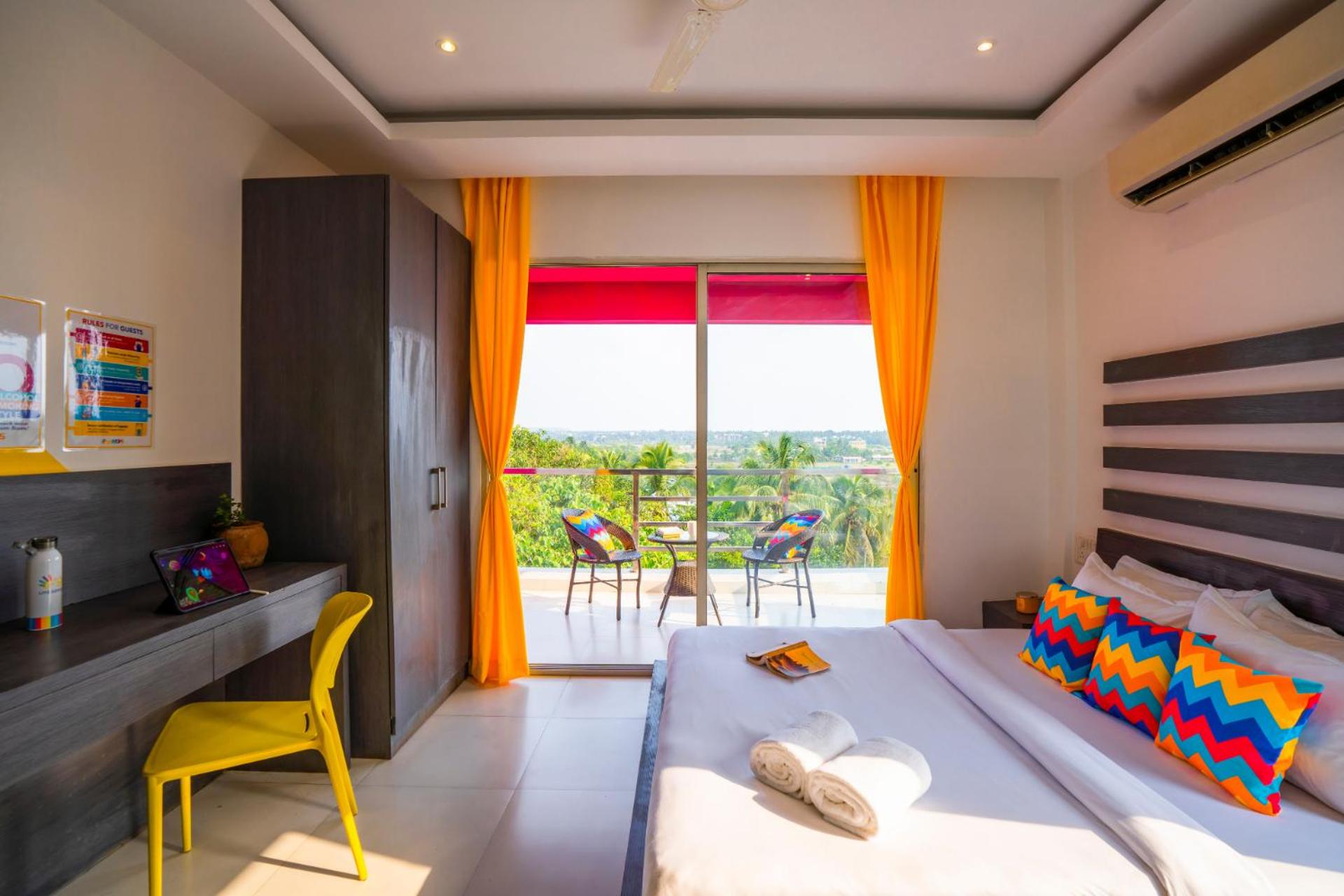 Deluxe Private A/C Room with Balcony and Ensuite Bathroom photo 2