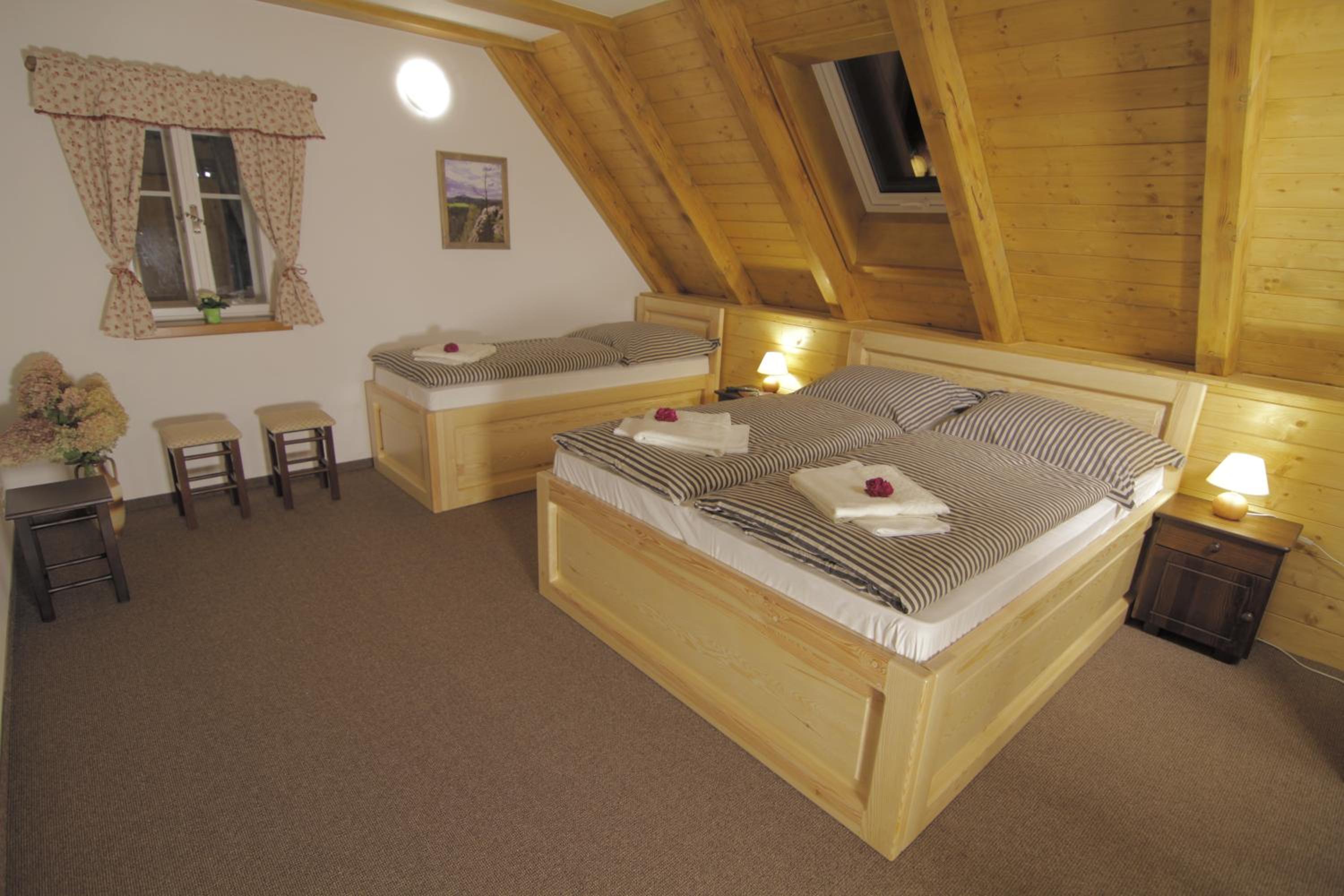 Quadruple Room with Private Bathroom photo 1