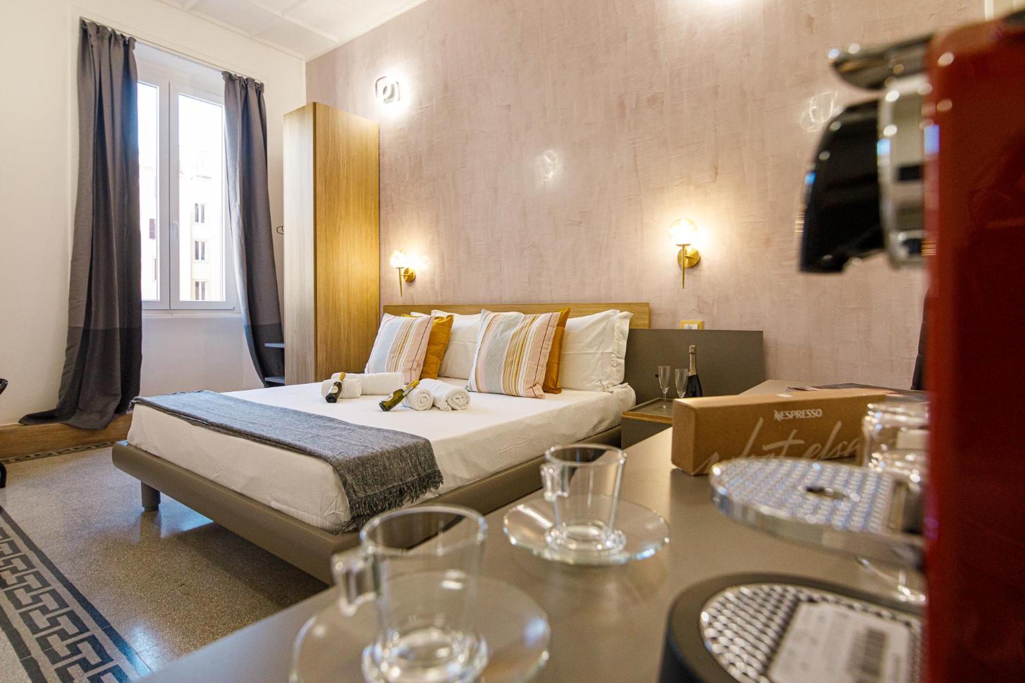 Deluxe King Room photo 1