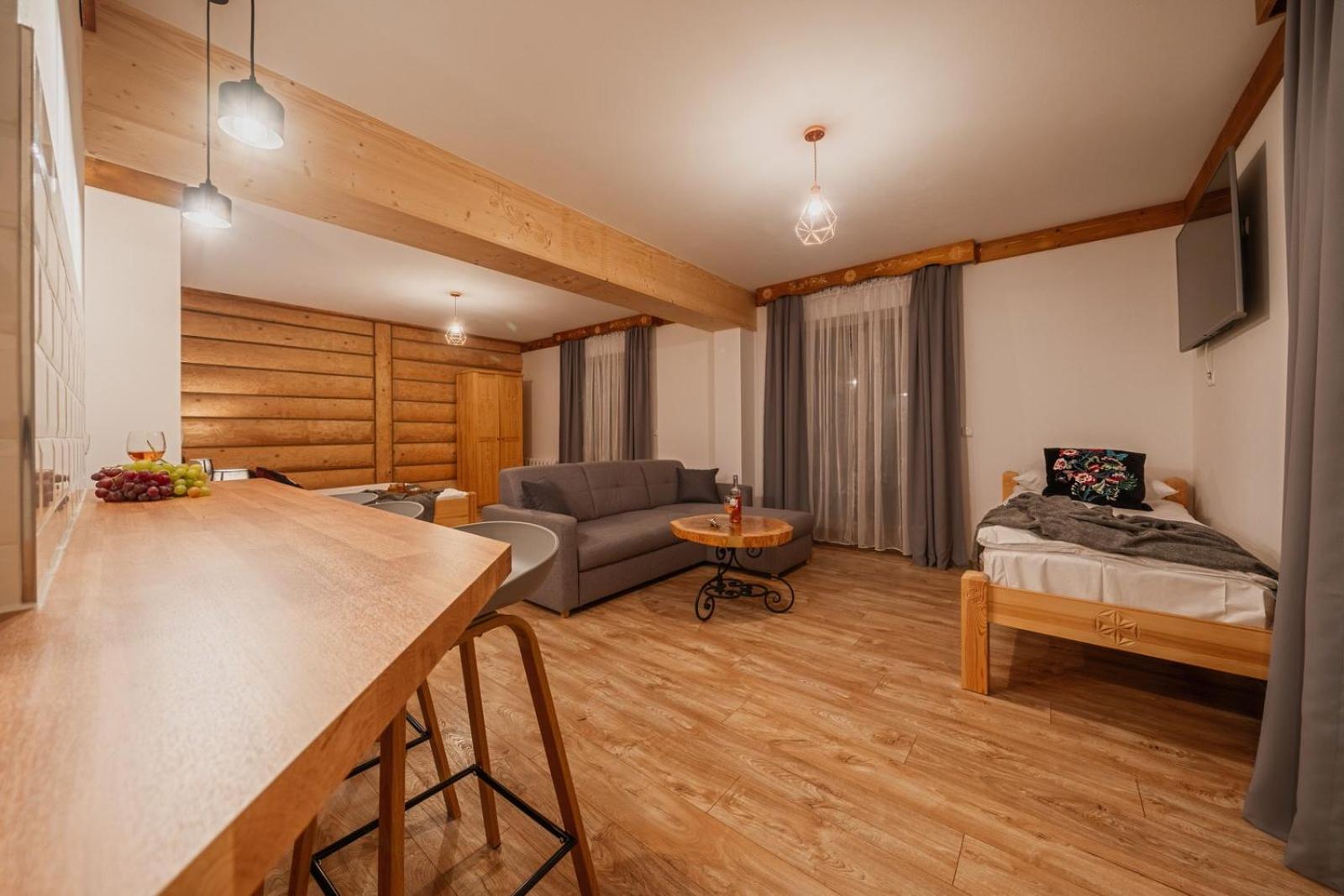 Studio Apartment - Photo 2