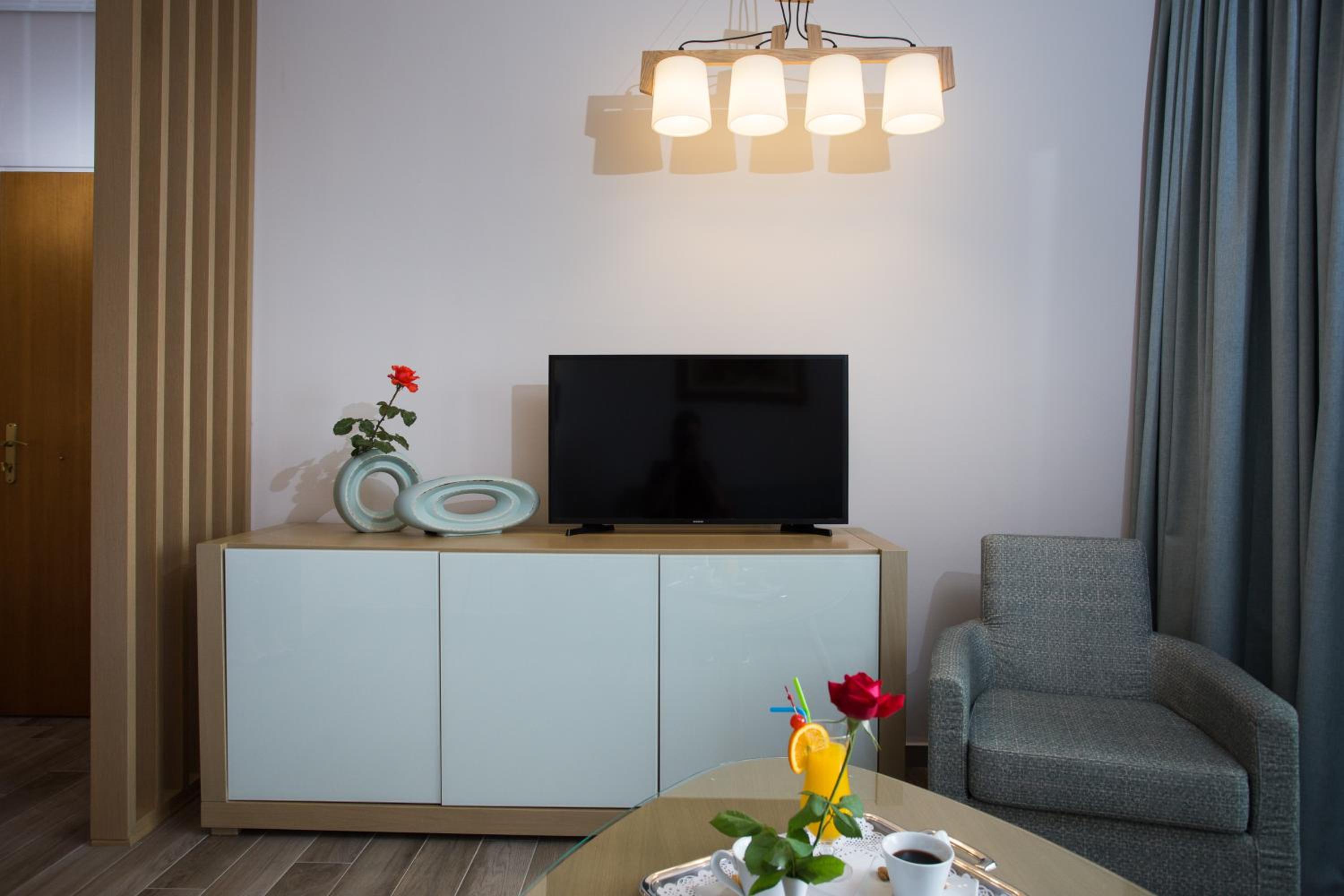 Junior Suite with Garden View - Photo 4