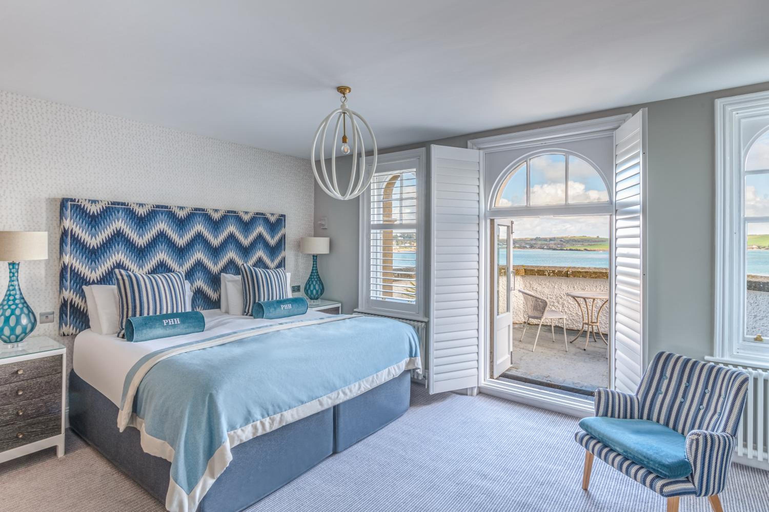 Deluxe Double Room with Estuary View - Photo 2